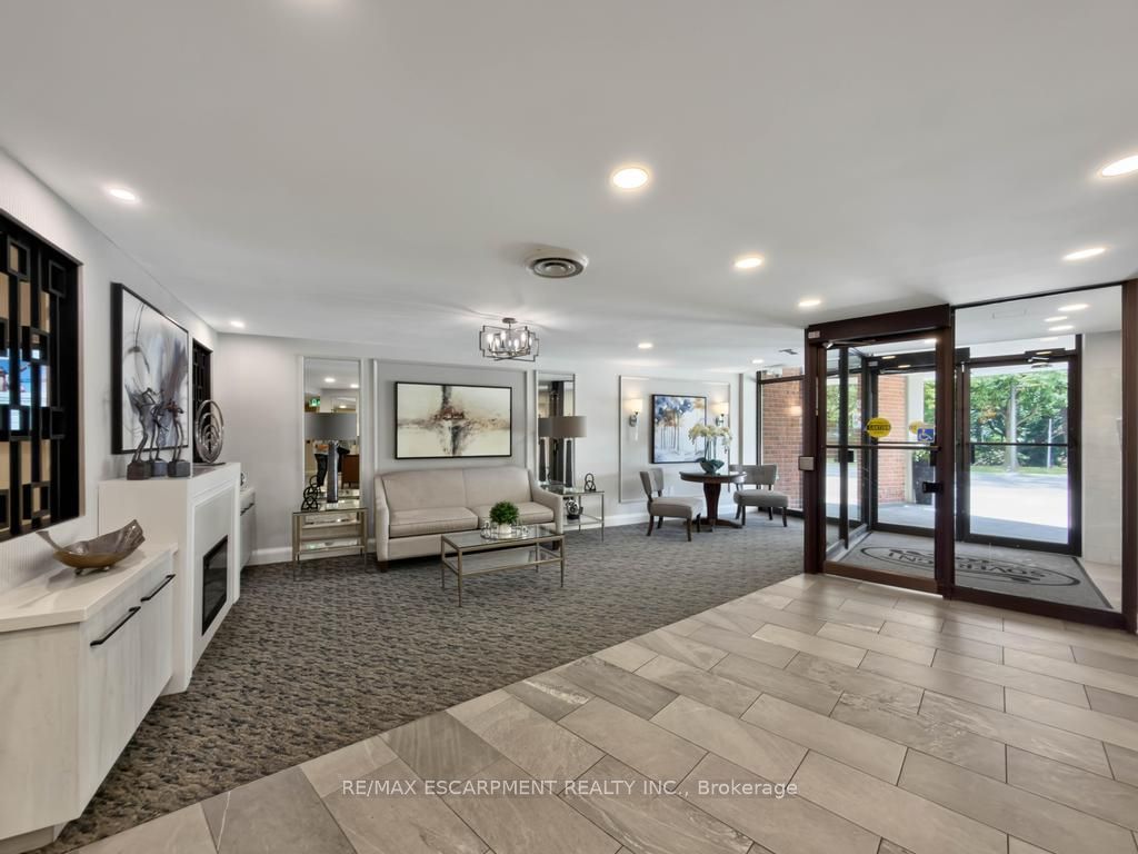 Unit 202 - 1230 Marlborough Court, Oakville 4