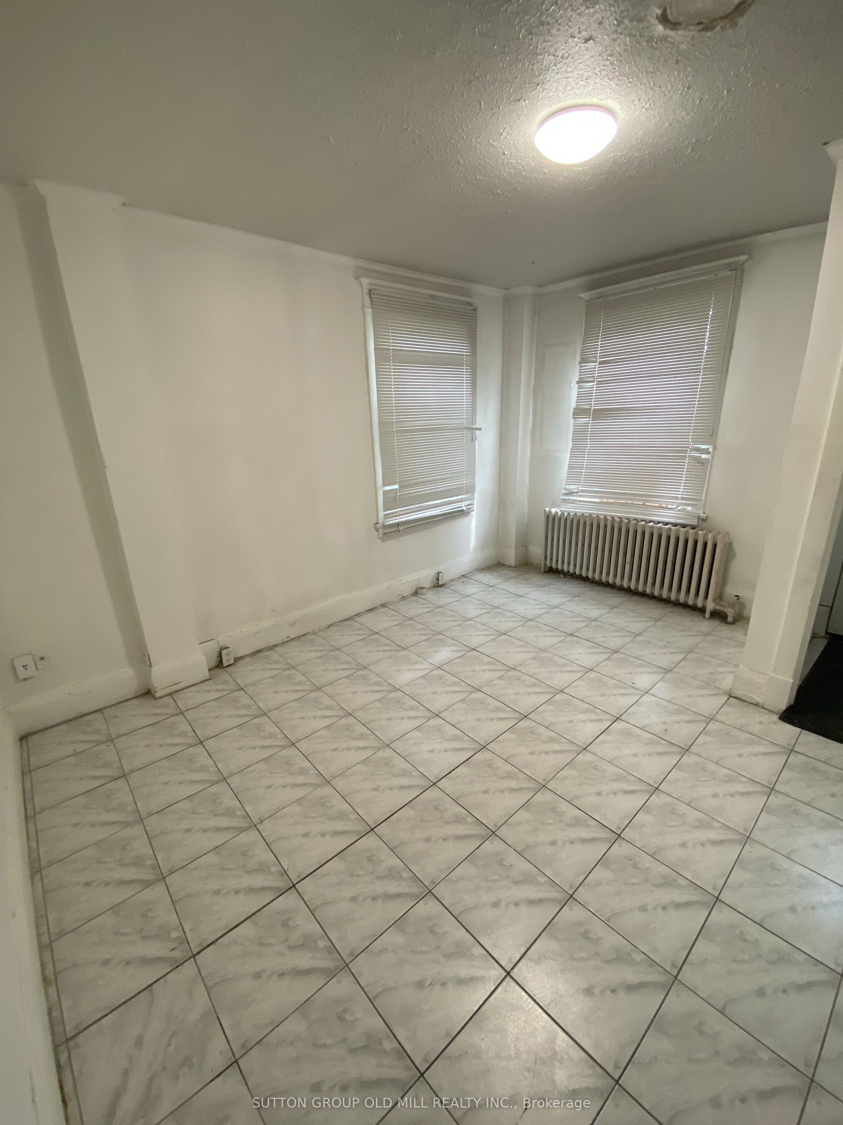Unit Main Floor - 46 Rockcliffe Boulevard, Toronto 3