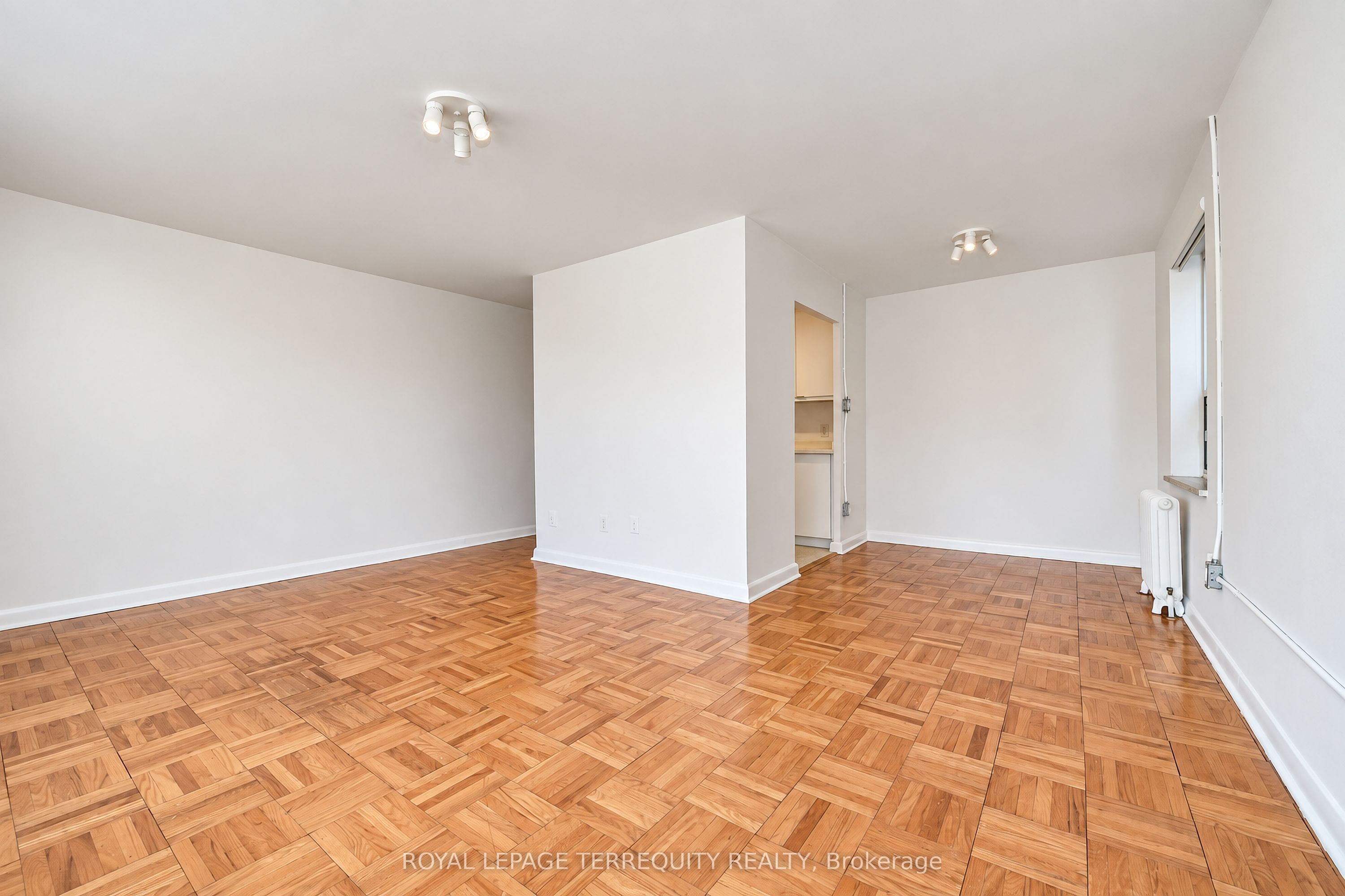 Unit 5 - 554 Harvie Avenue, Toronto 4
