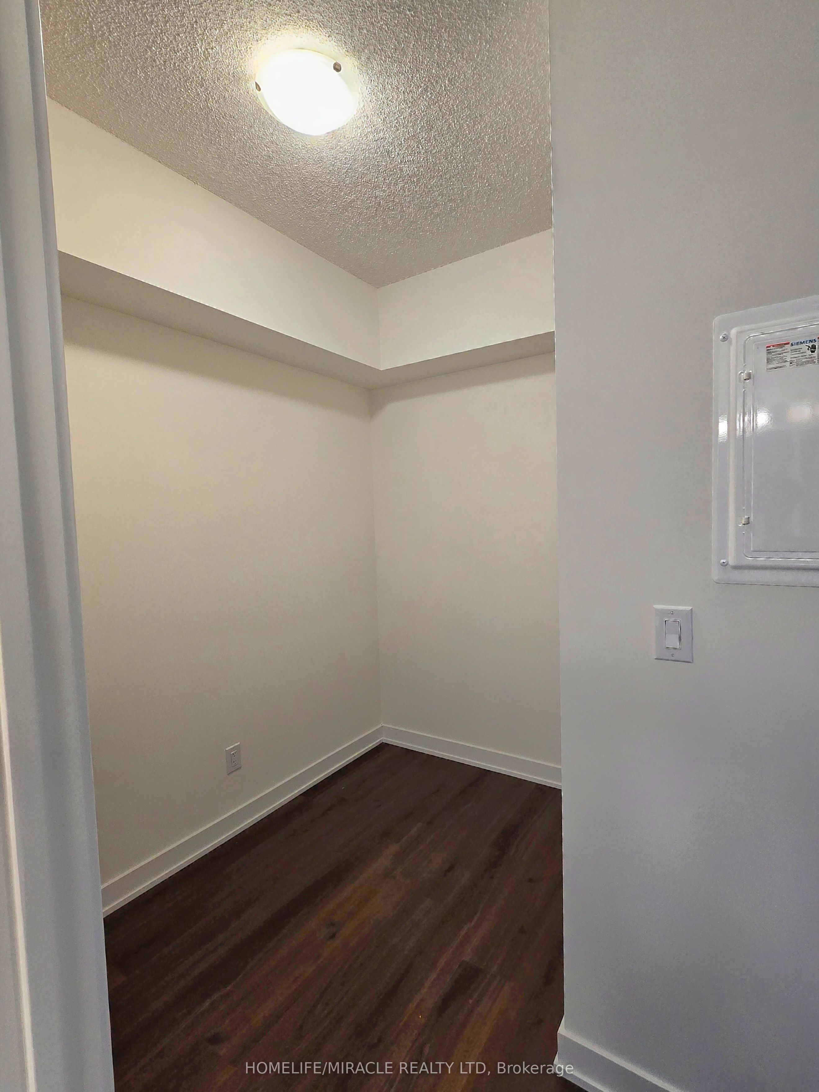 Unit 910 - 2825 Jane Street, North York 4