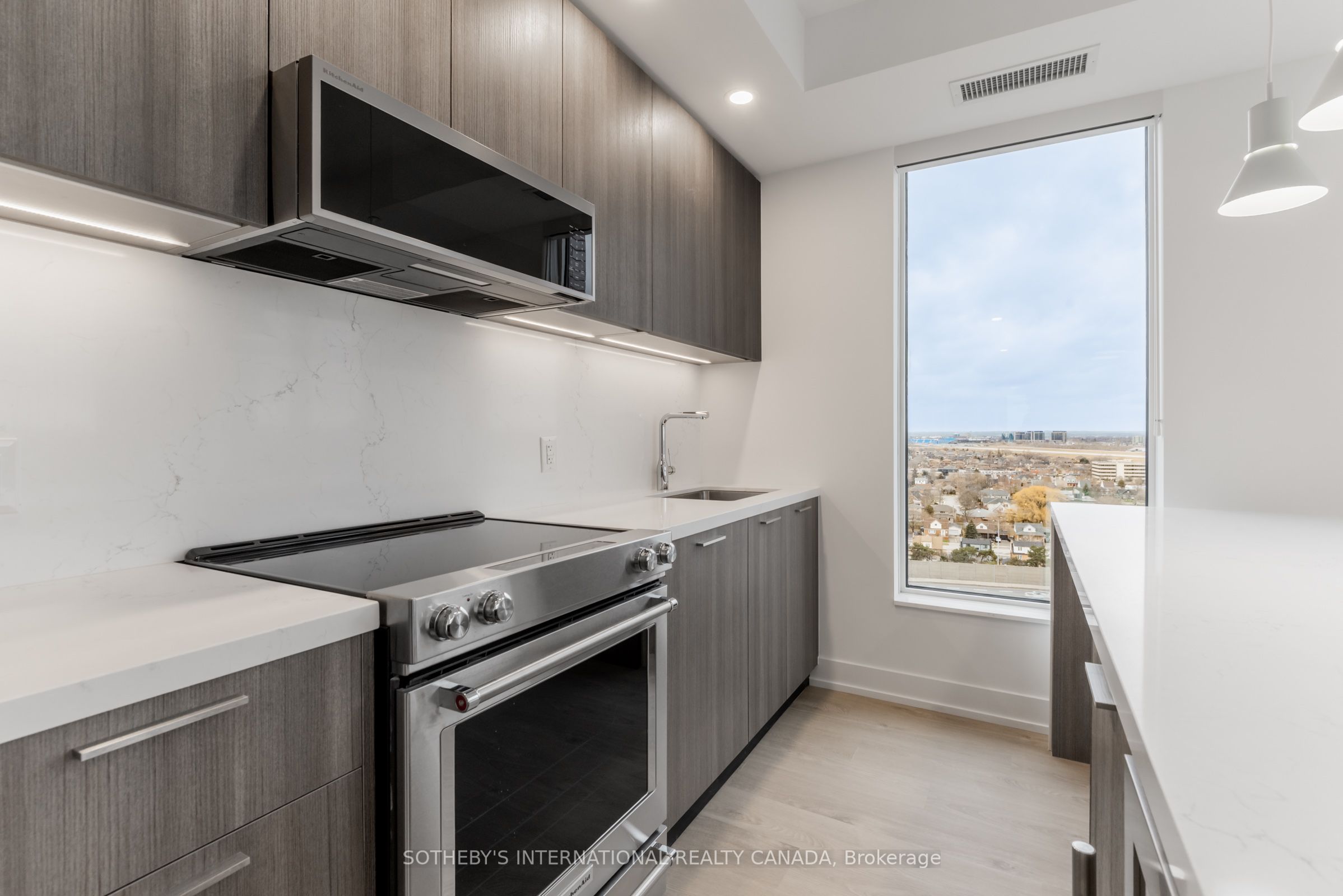Unit 808 - 31 York Garden Way, North York 5