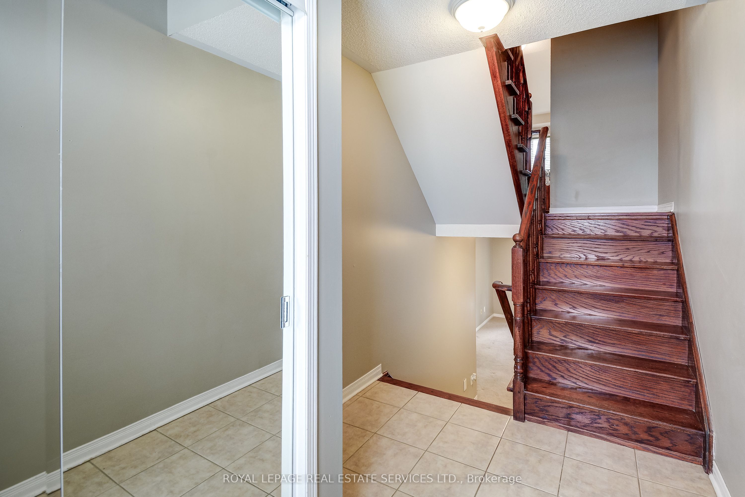 Unit FURNISHED - 2353 Saddlecreek Crescent, Oakville 4