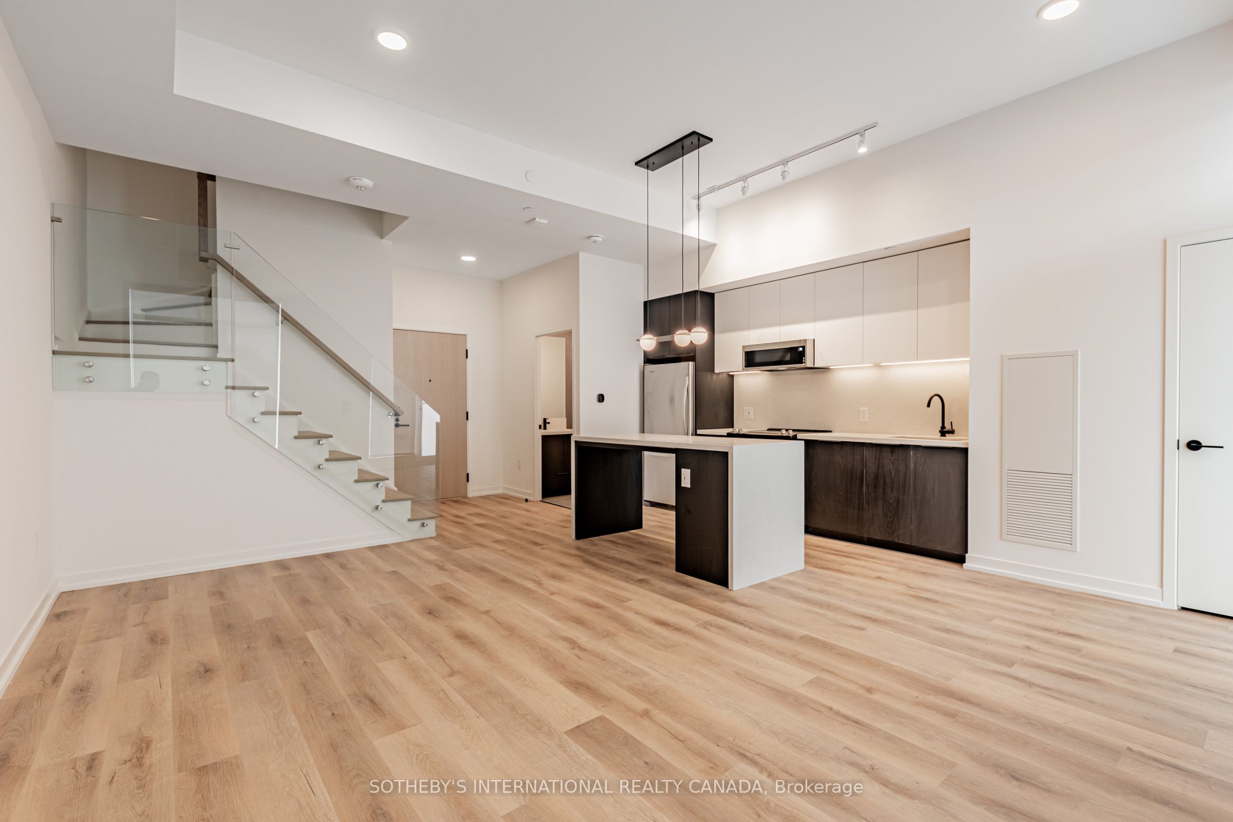 Unit 101 - 5 York Garden Way, North York 5
