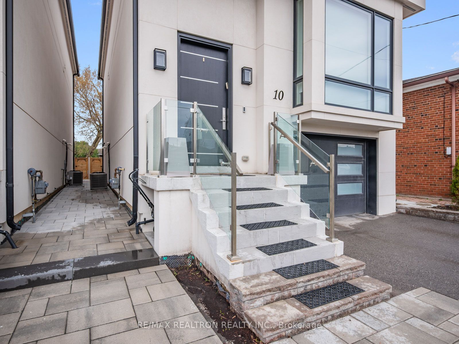 Unit Lower - 10 Katherine Road, North York 4