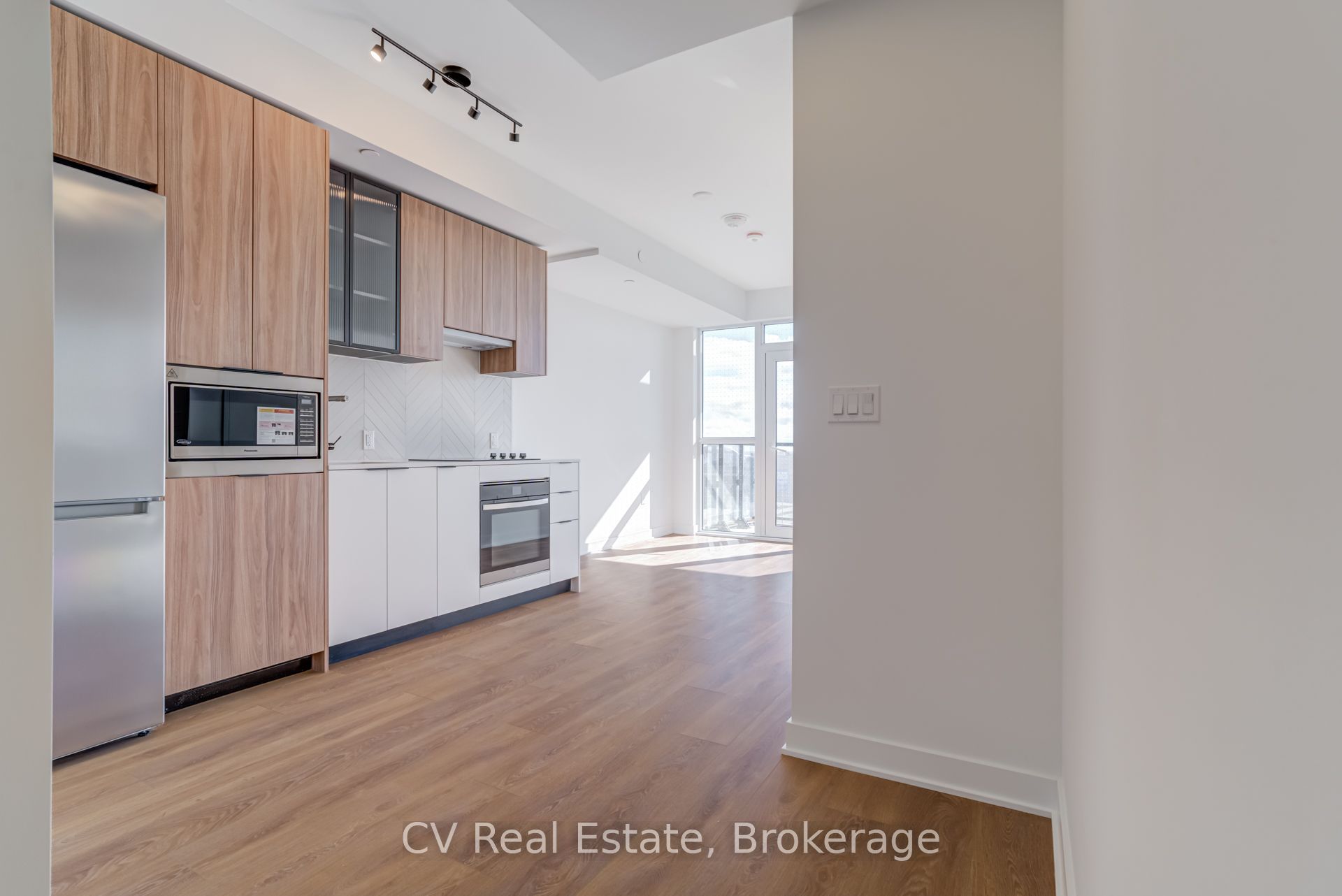 Unit 407 - 1037 The Queensway, Etobicoke 4