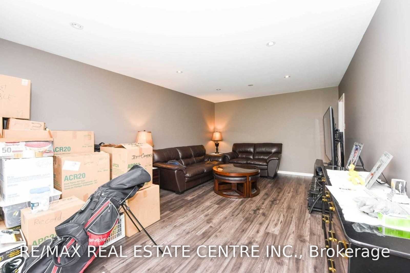 Unit Upper - 19 Alderbury Crescent, Brampton 3