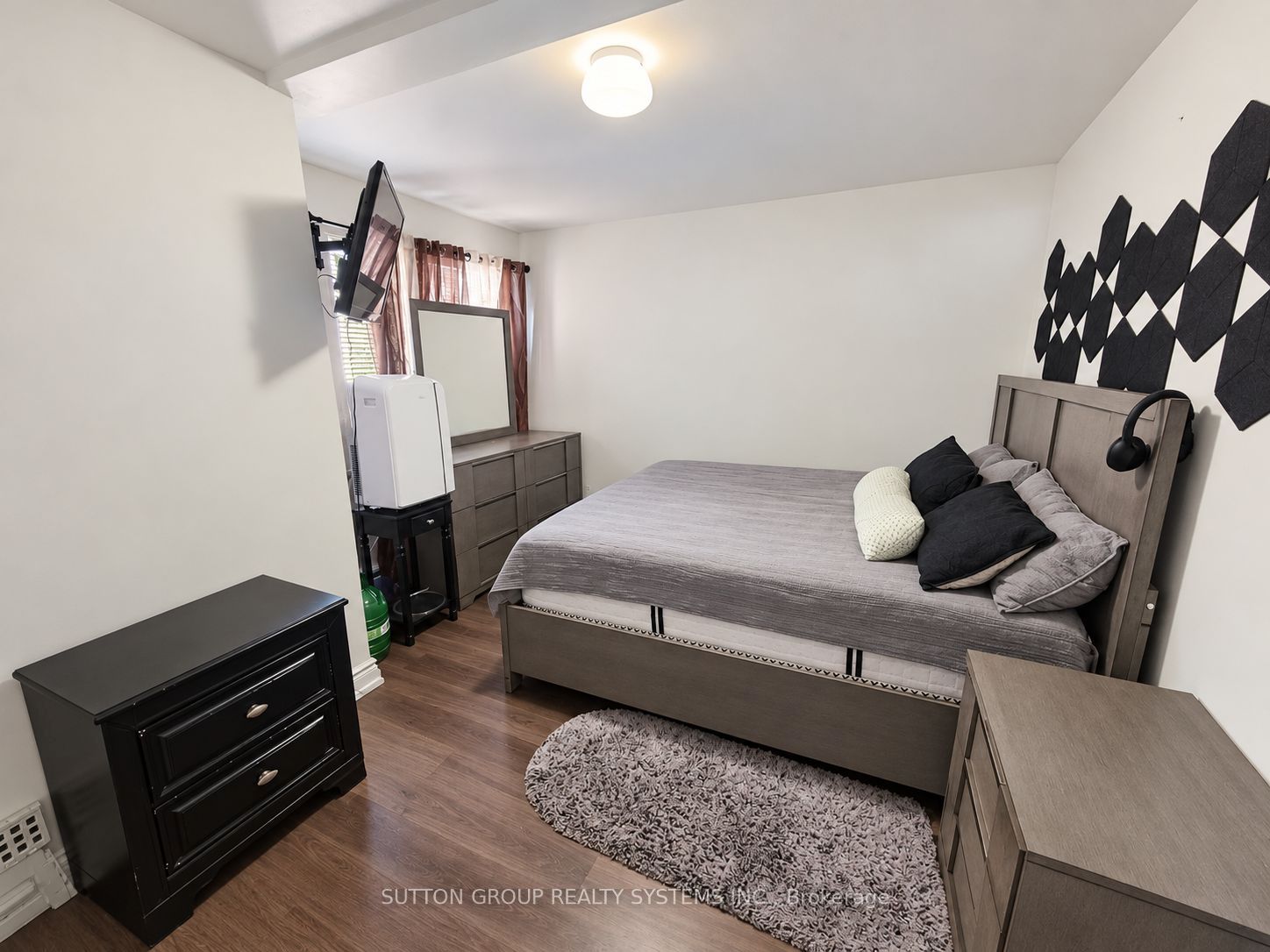Unit 1-2nd Floor Front Apart - 2601 Eglinton Avenue W, Toronto 5