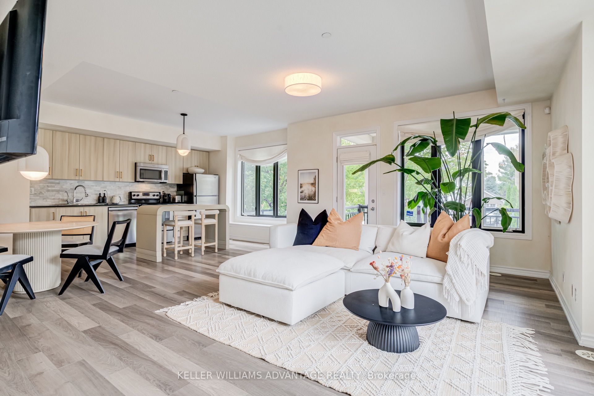 Unit 4 - 10 Carnation Avenue, Etobicoke 3