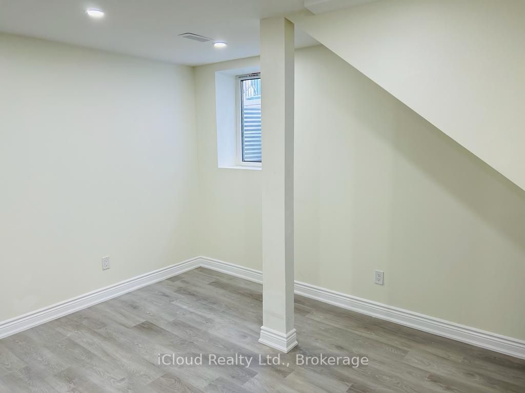 Unit BASEMENT UNIT - 35 Brixham Lane, Brampton 3