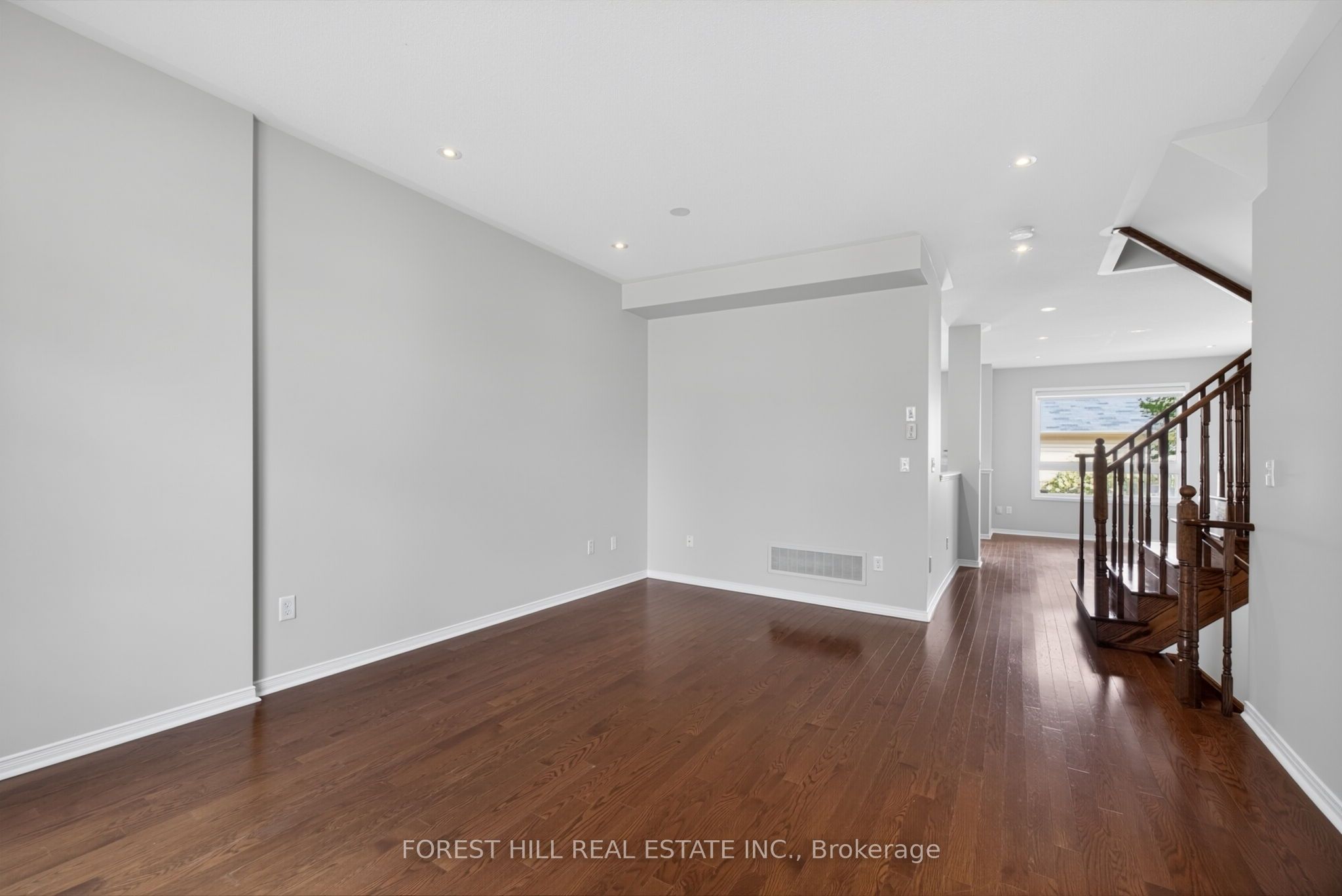 2537 Postmaster Drive, Oakville 3