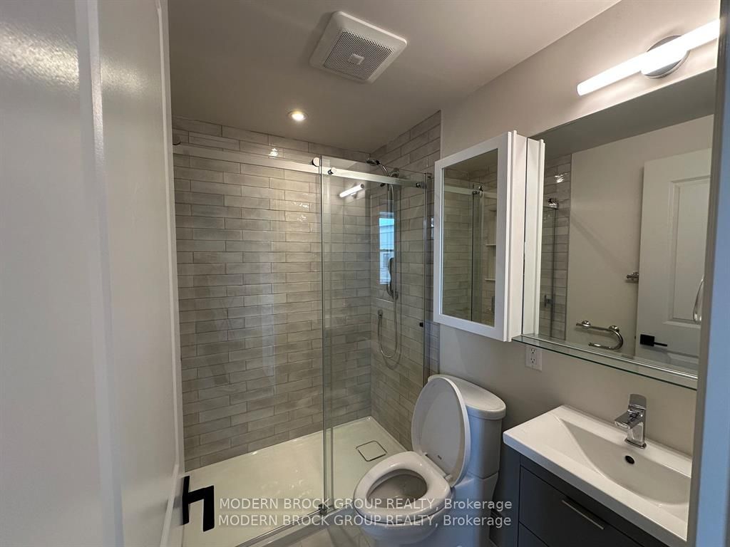 Unit 102 - 5 Clothier Street W, North Grenville 4