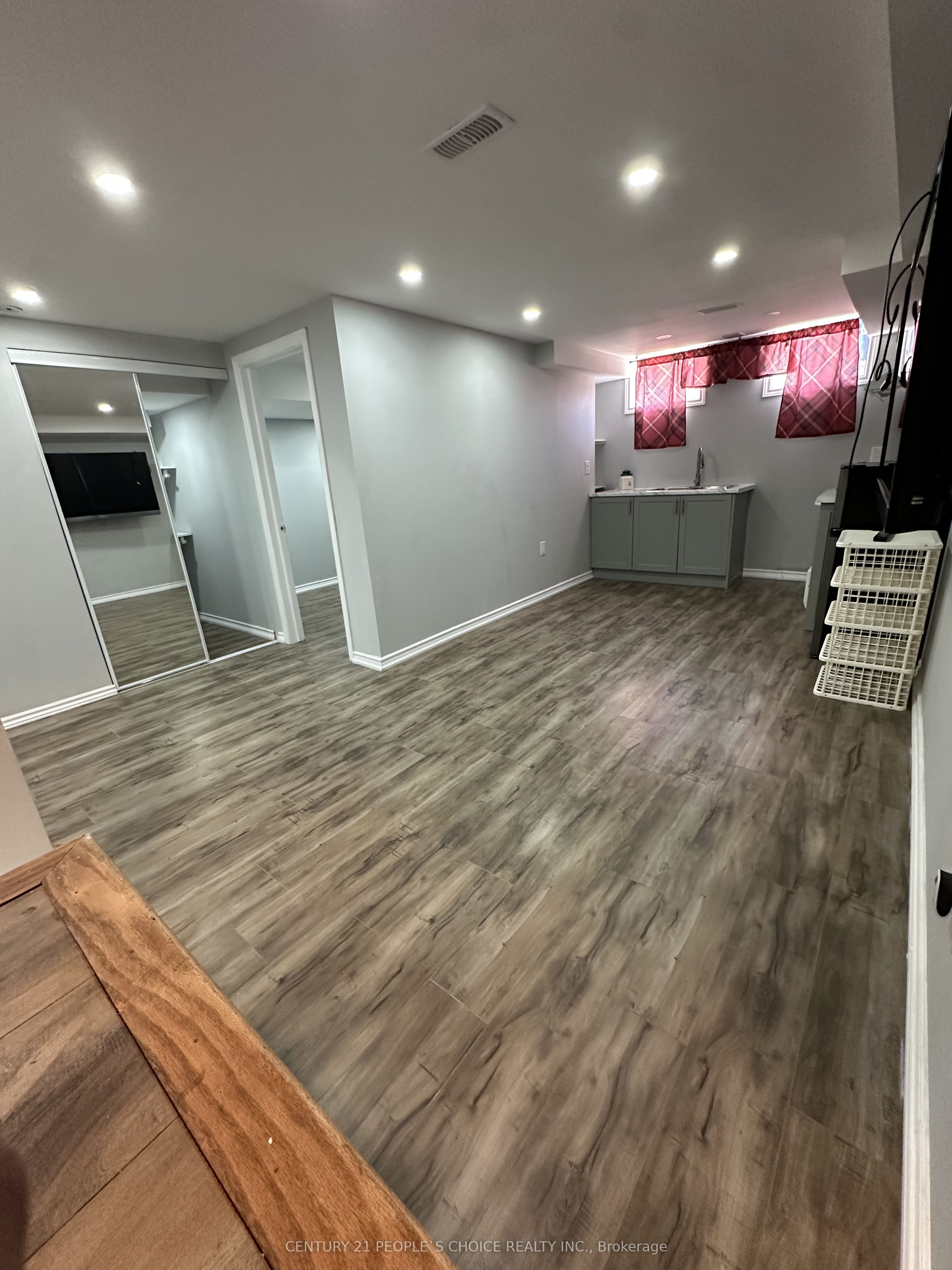 Unit Bsmt - 233 Powell Street, Brantford 2