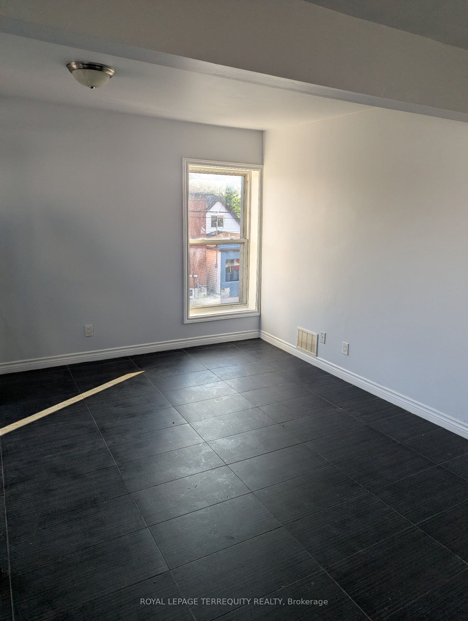 Unit B - 1182 Cannon Street E, Hamilton 4