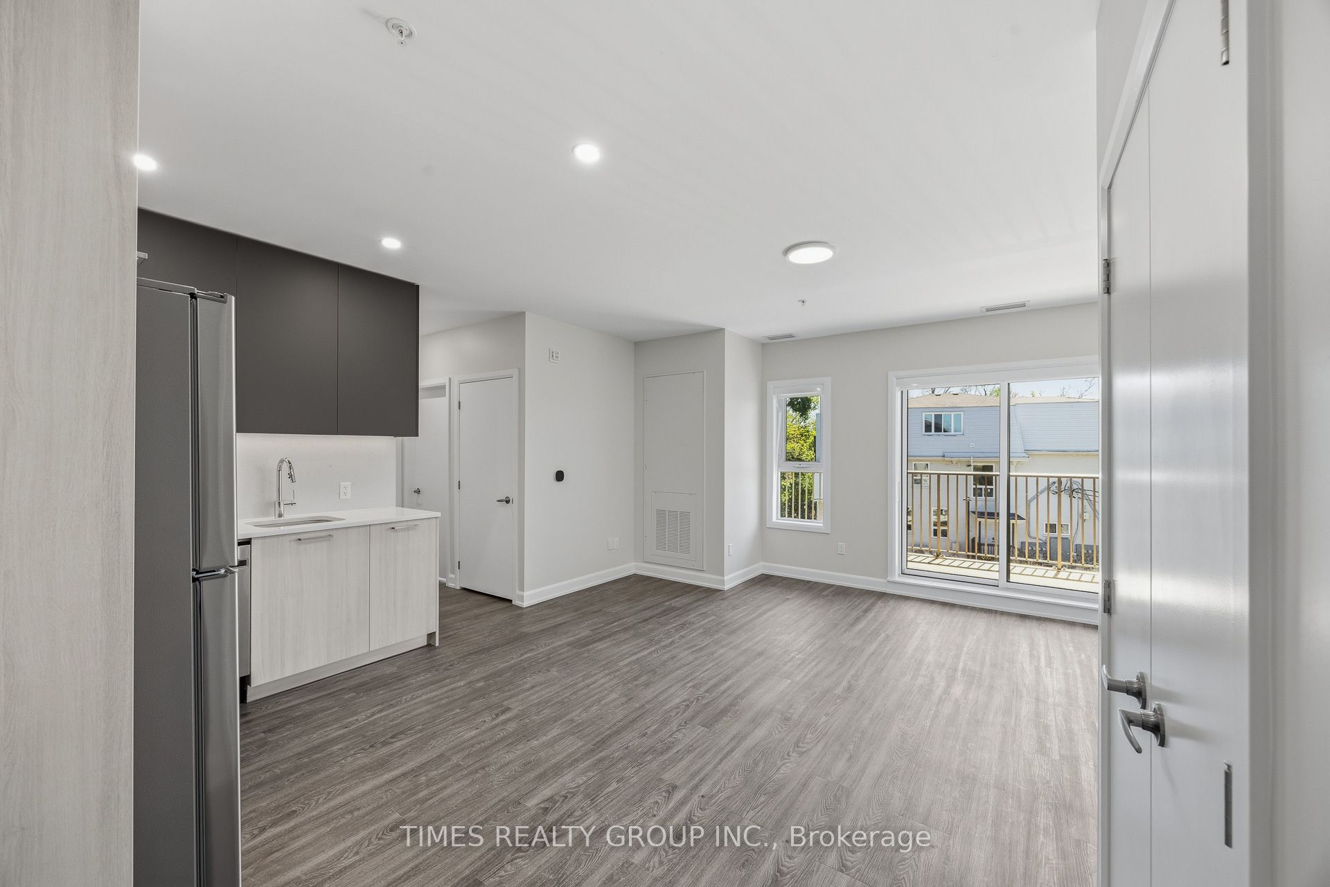 Unit 202 - 369 Hunter Street W, Peterborough 2