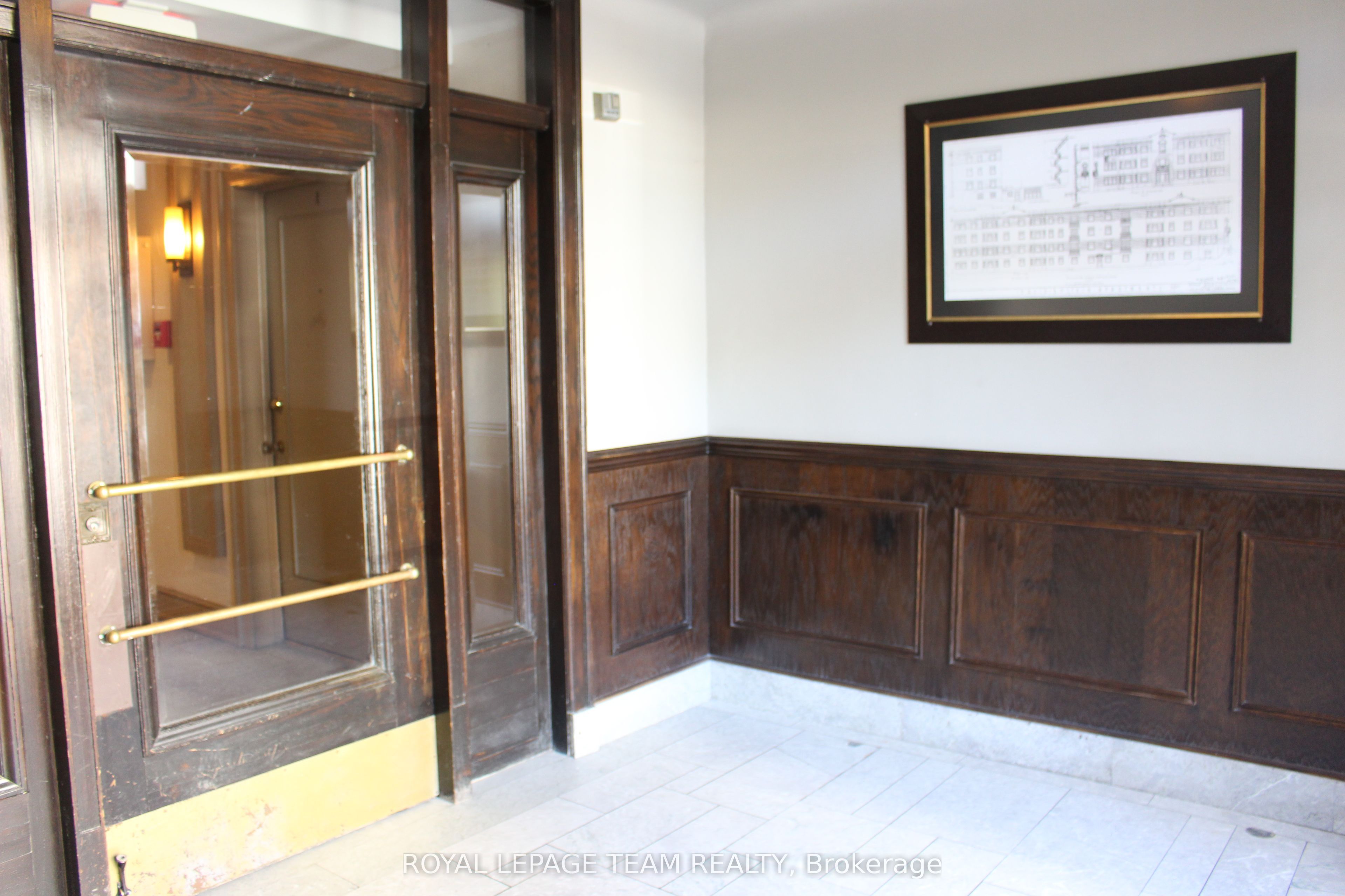 Unit 14 - 612 Bank Street, Ottawa 2