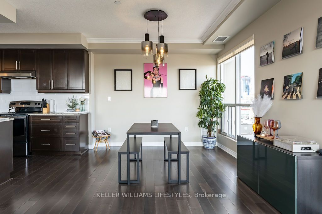 Unit 804 - 330 RIDOUT Street N, London 4