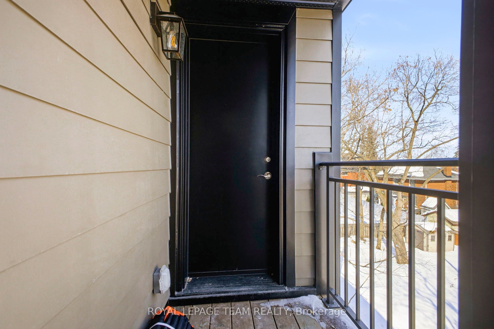 Unit B - 7 Gwynne Avenue, Ottawa 2