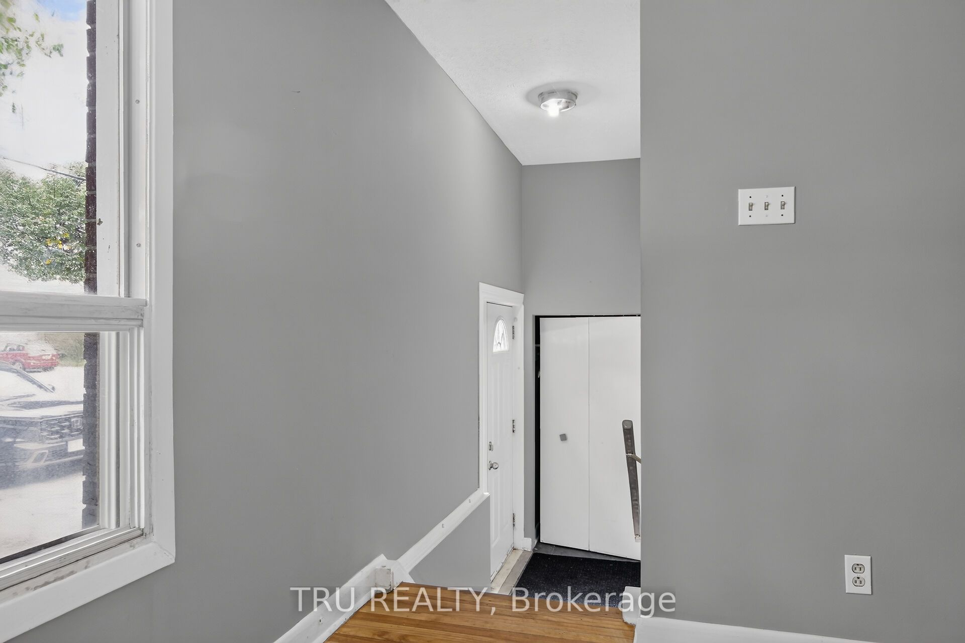 Unit A - 2428 Iris Street, Ottawa 4