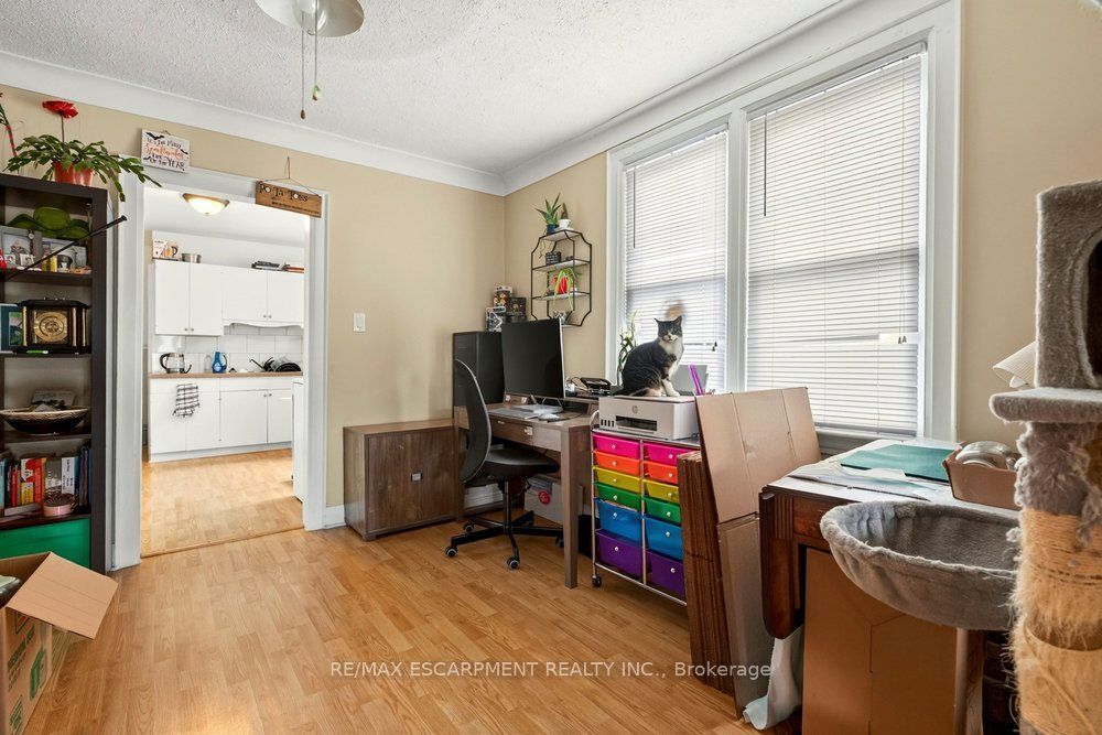 Unit Front - 66 Queen Street S, Thorold 5