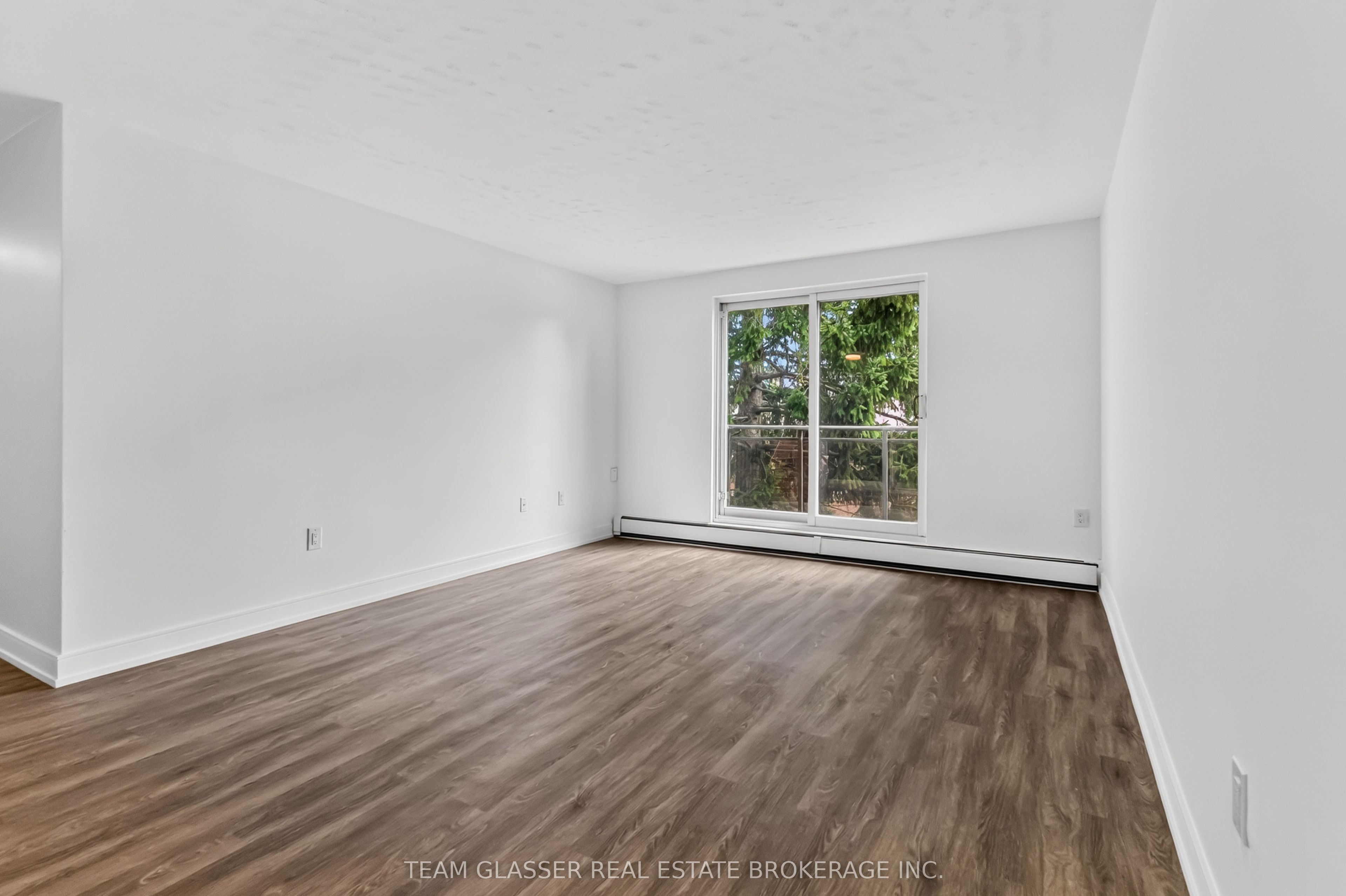 Unit 302 - 735 Wonderland Road S, London 4