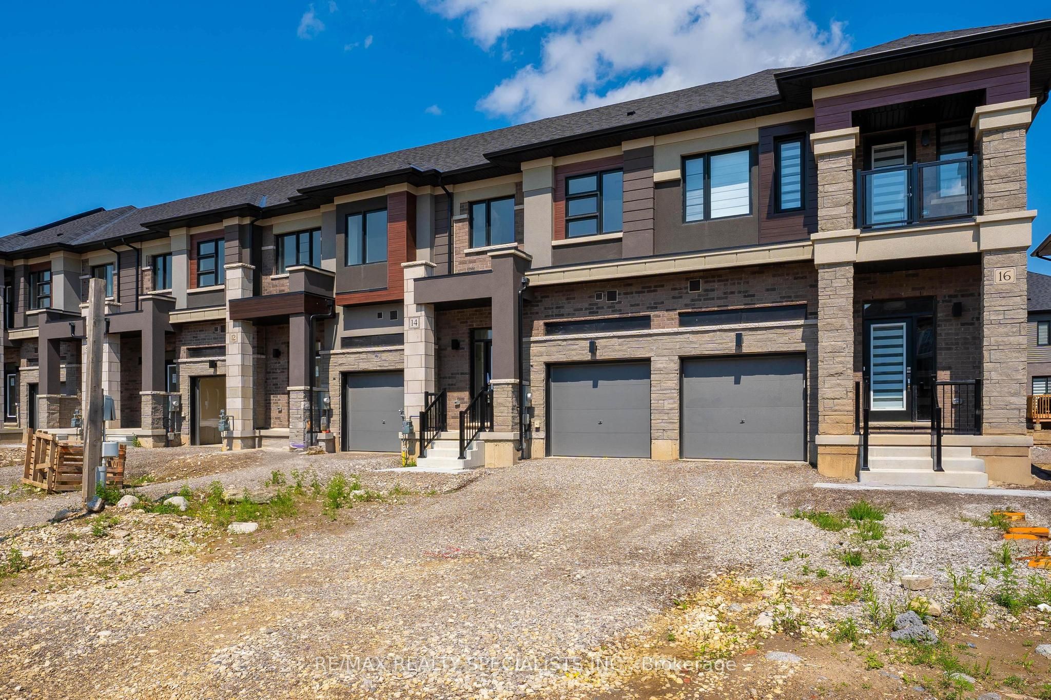 14 Dennis Avenue, Brantford 2