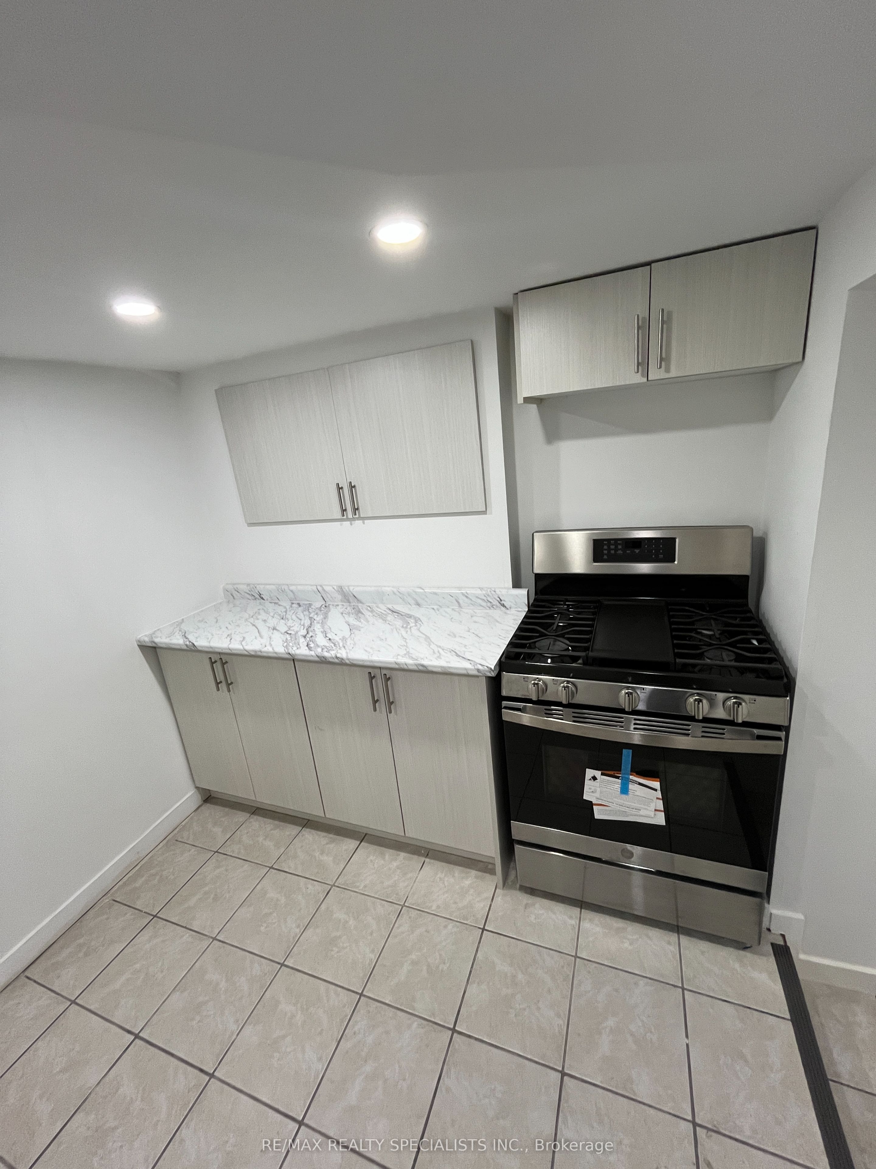 Unit LOWER - 68 EAST Avenue N, Hamilton 5