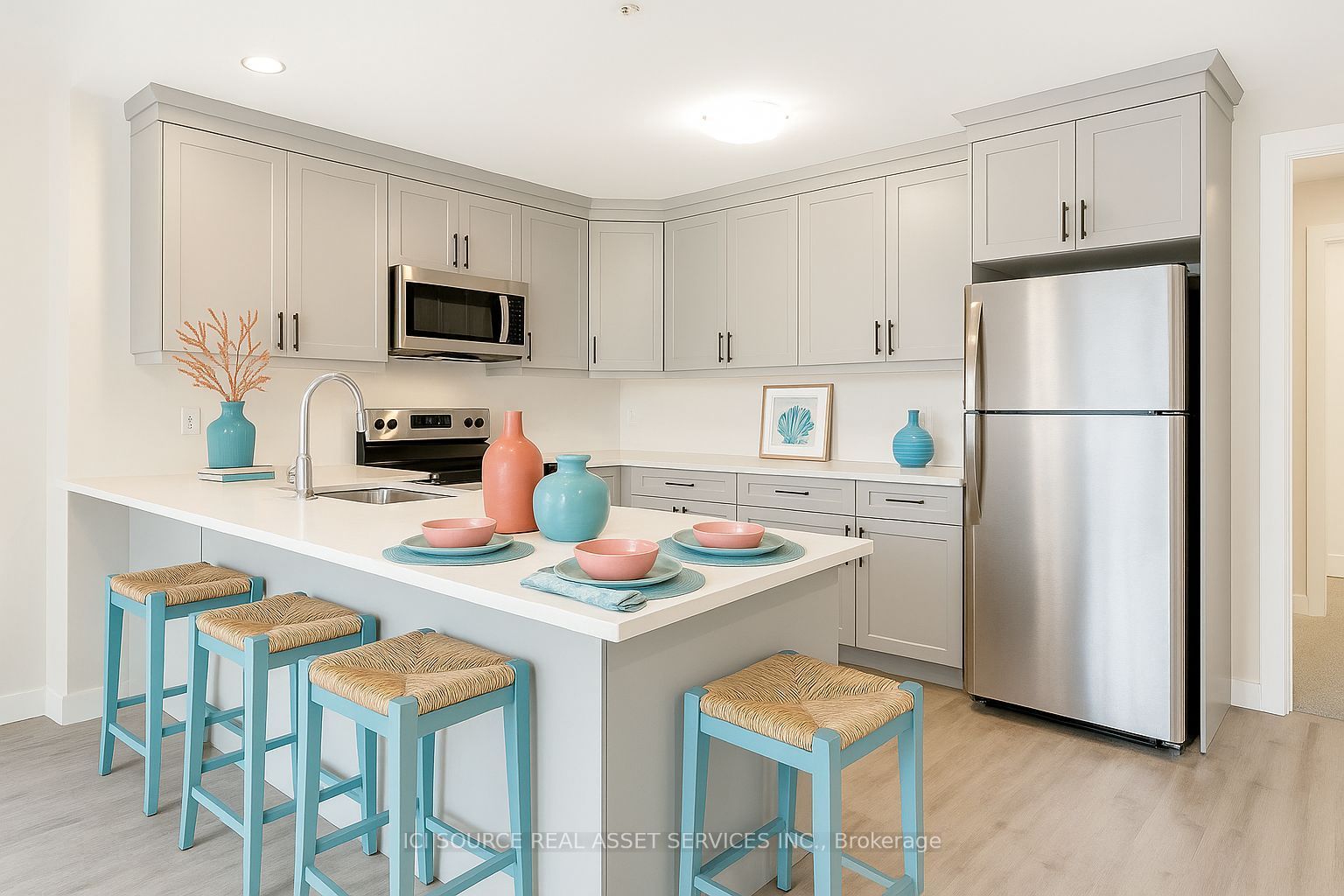 Unit 210 - 100 The Promenade, Central Elgin 3