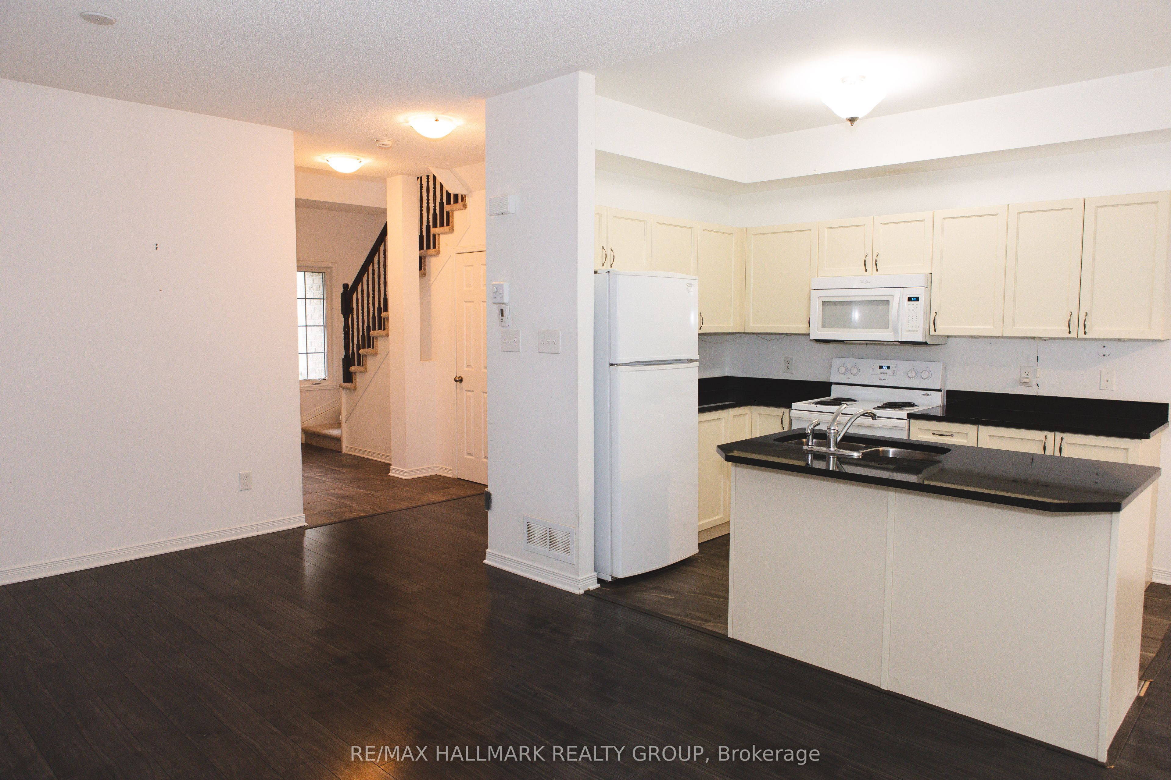 74 Dundalk Private, Nepean 5