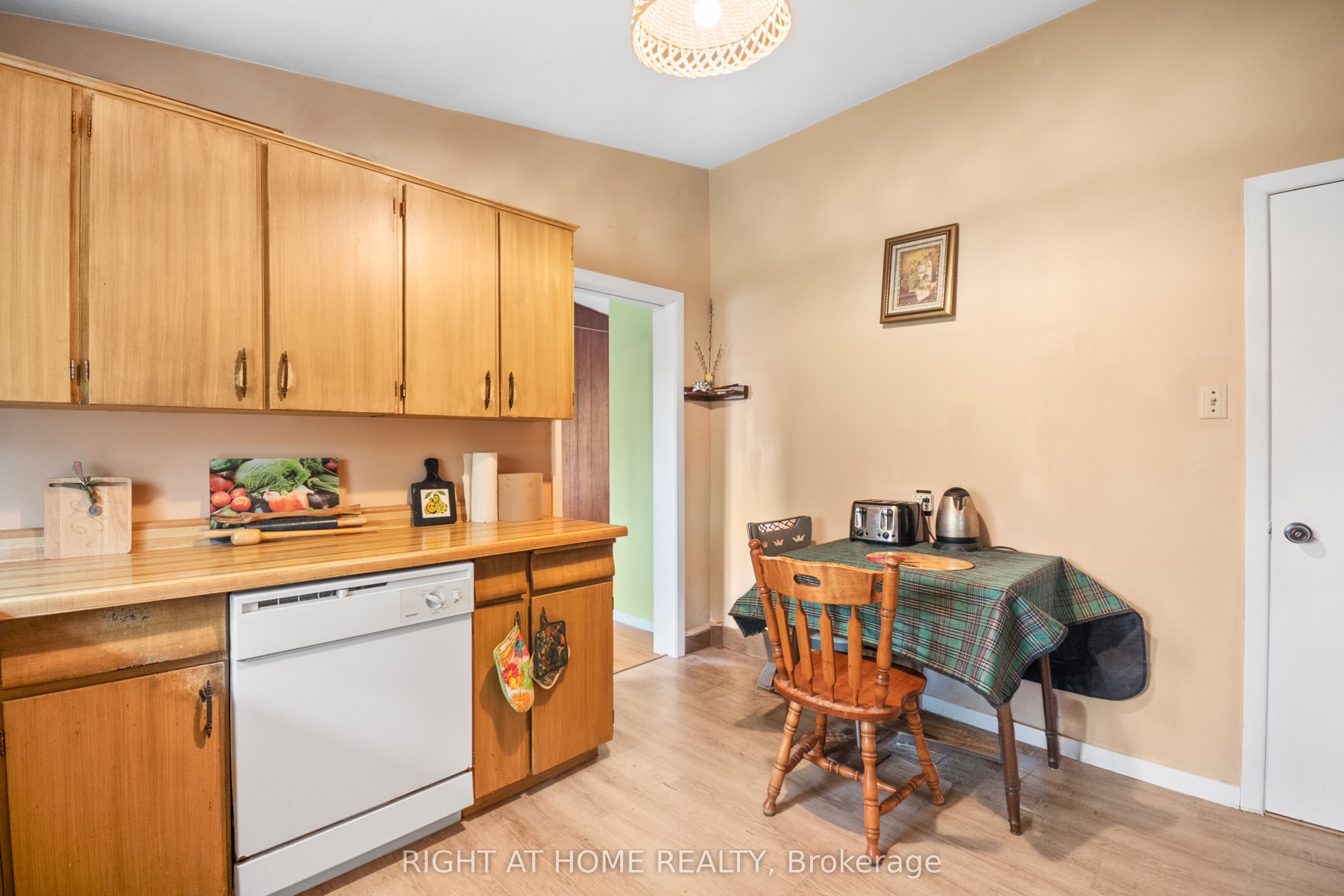 776 Sunninghill Avenue, London 4