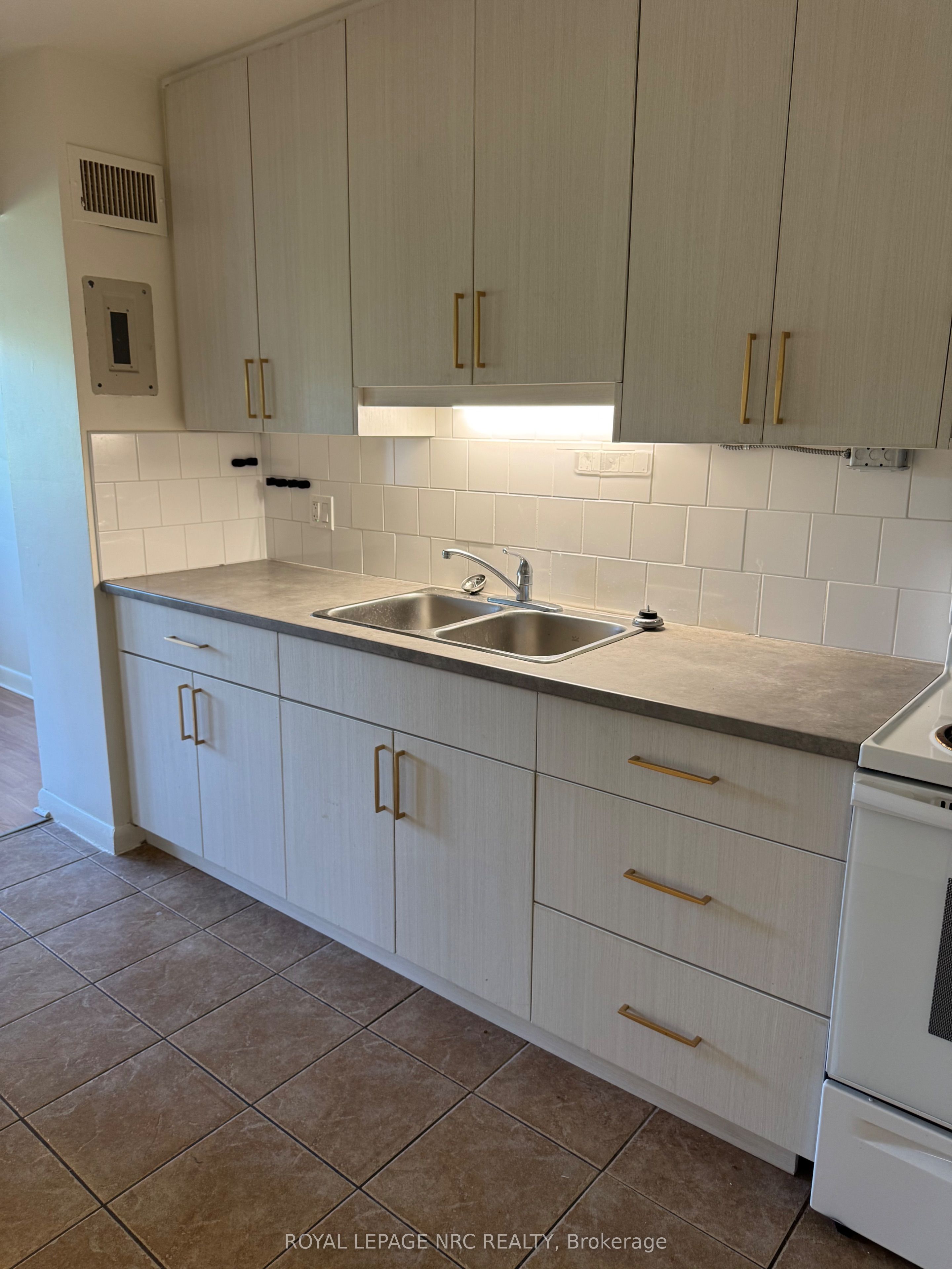 Unit 27 - 6035 Murray Street, Niagara Falls 4