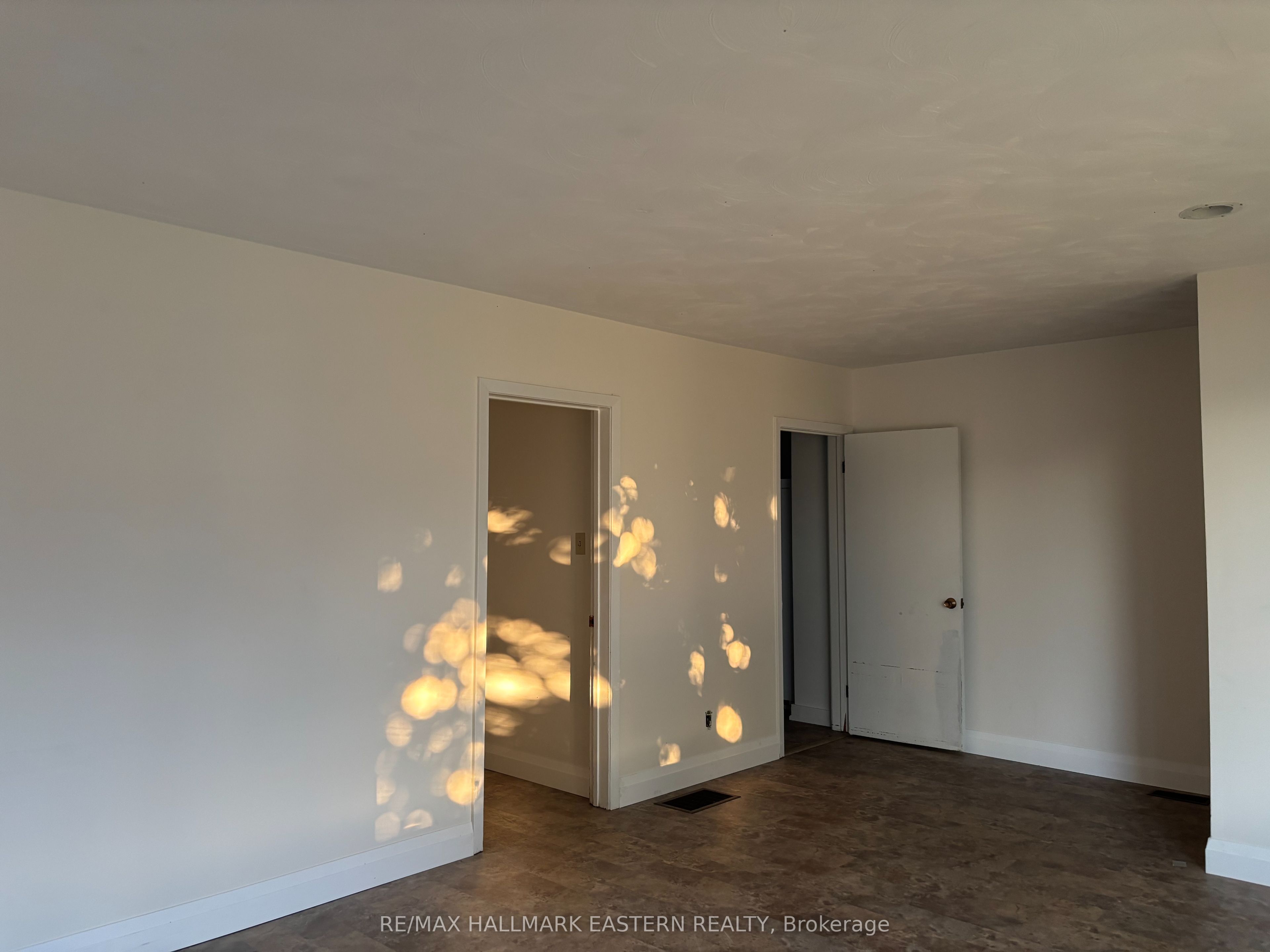 Unit main floor unit - 893 Ford Street, Peterborough 3