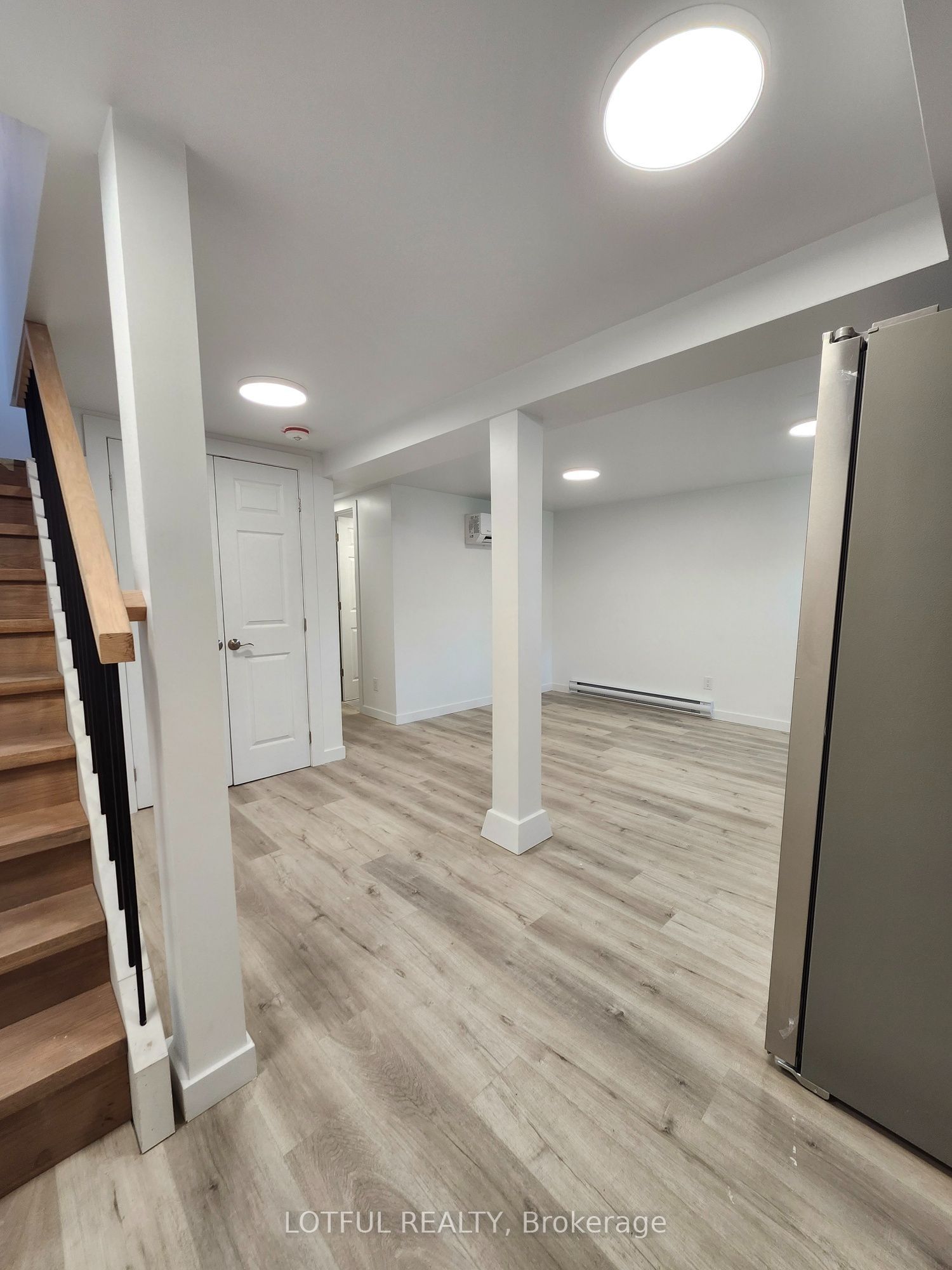 Unit B - 907 Smyth Road, Ottawa 5