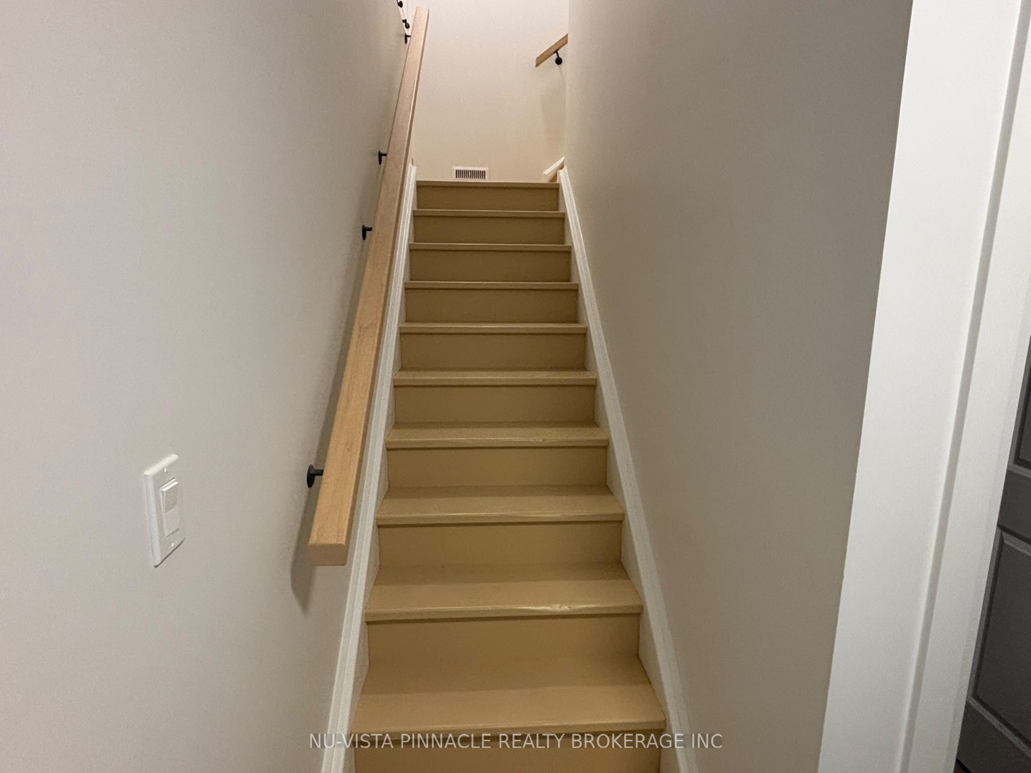 Unit Lower Unit - 3944 CAMPBELL Street N, London 4