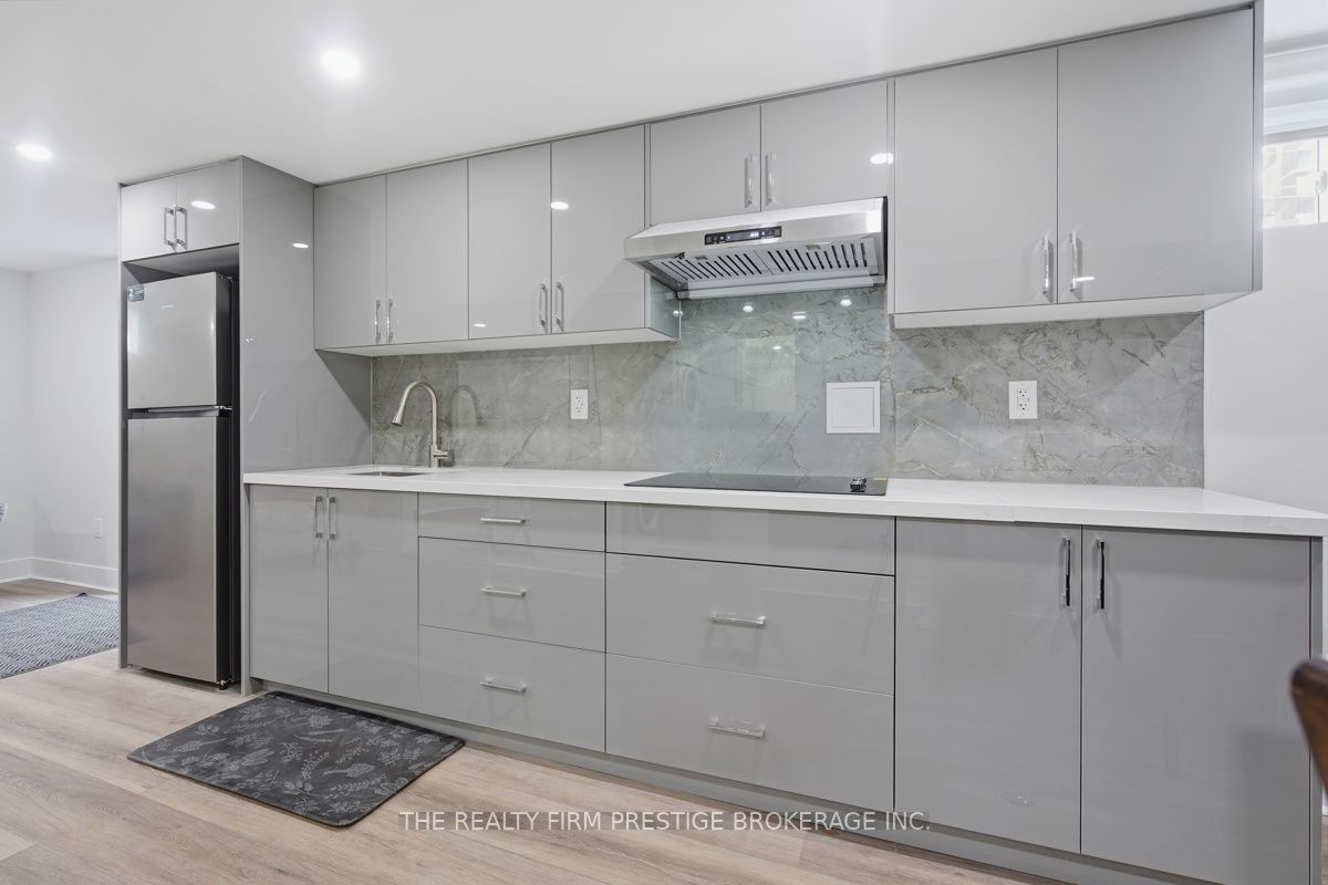 612 Fox Mill Place, London 4
