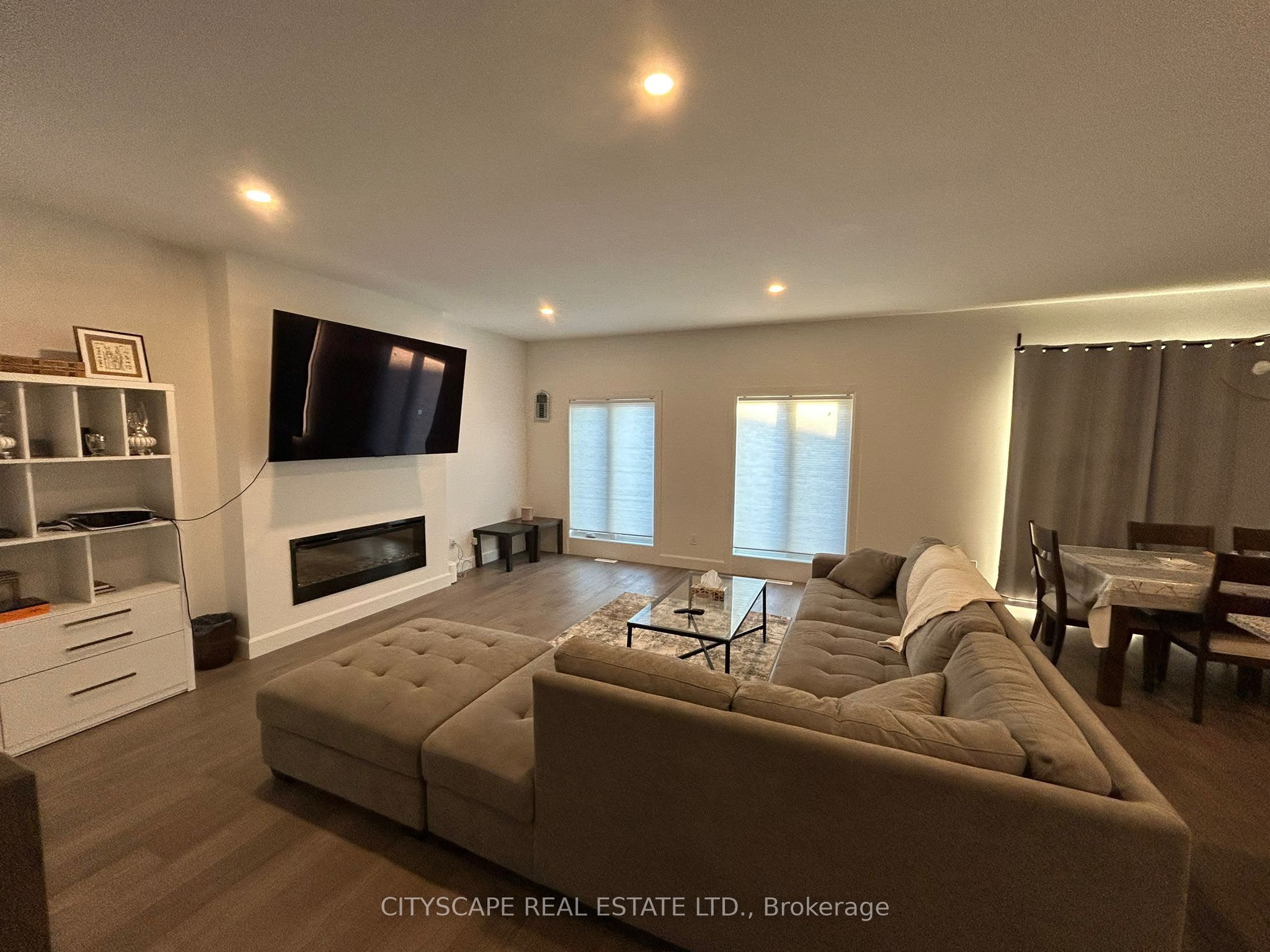 3821 Ayrshire Avenue, London 4