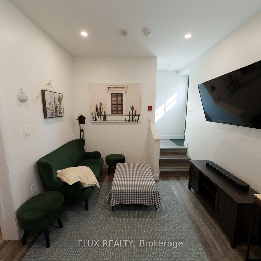 Unit 14 - 195 Waterloo Street S, Stratford 4