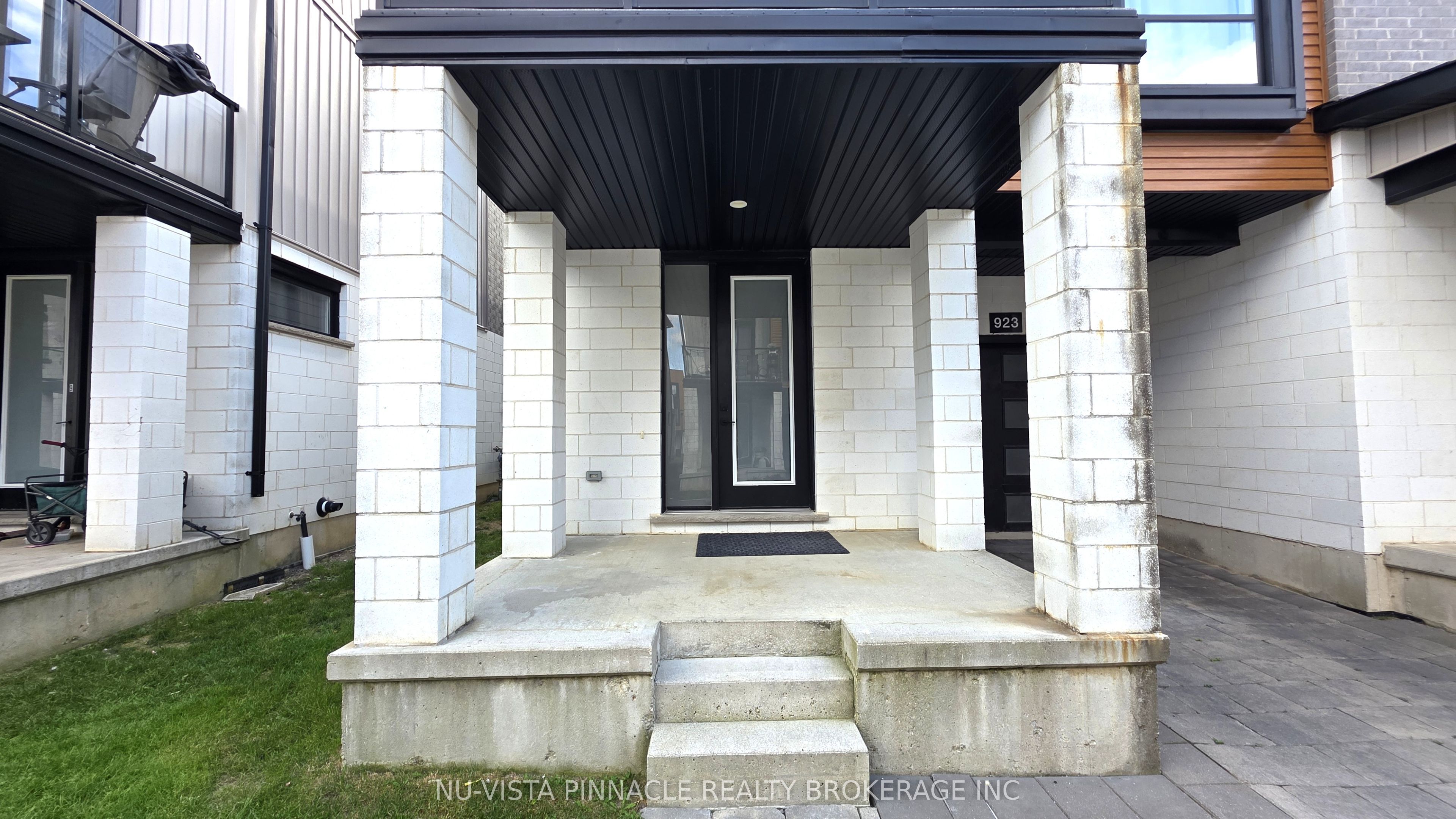 923 Georgetown Drive, London 4
