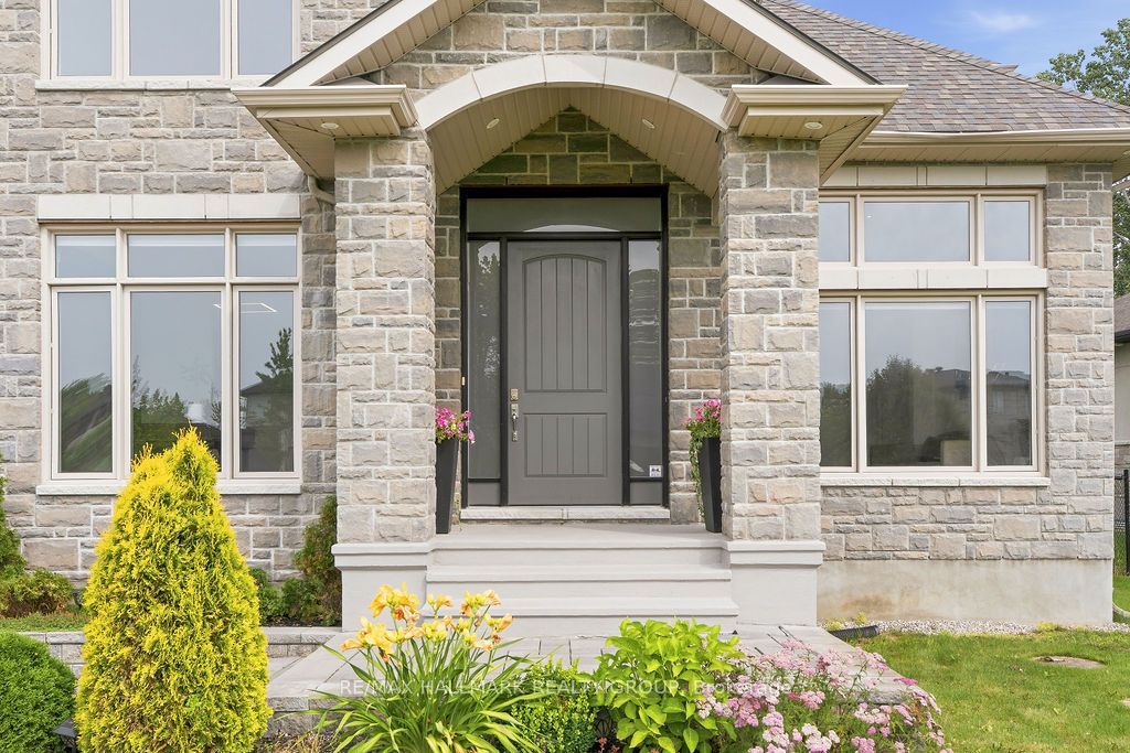 520 Leimerk Court, Rideau 3