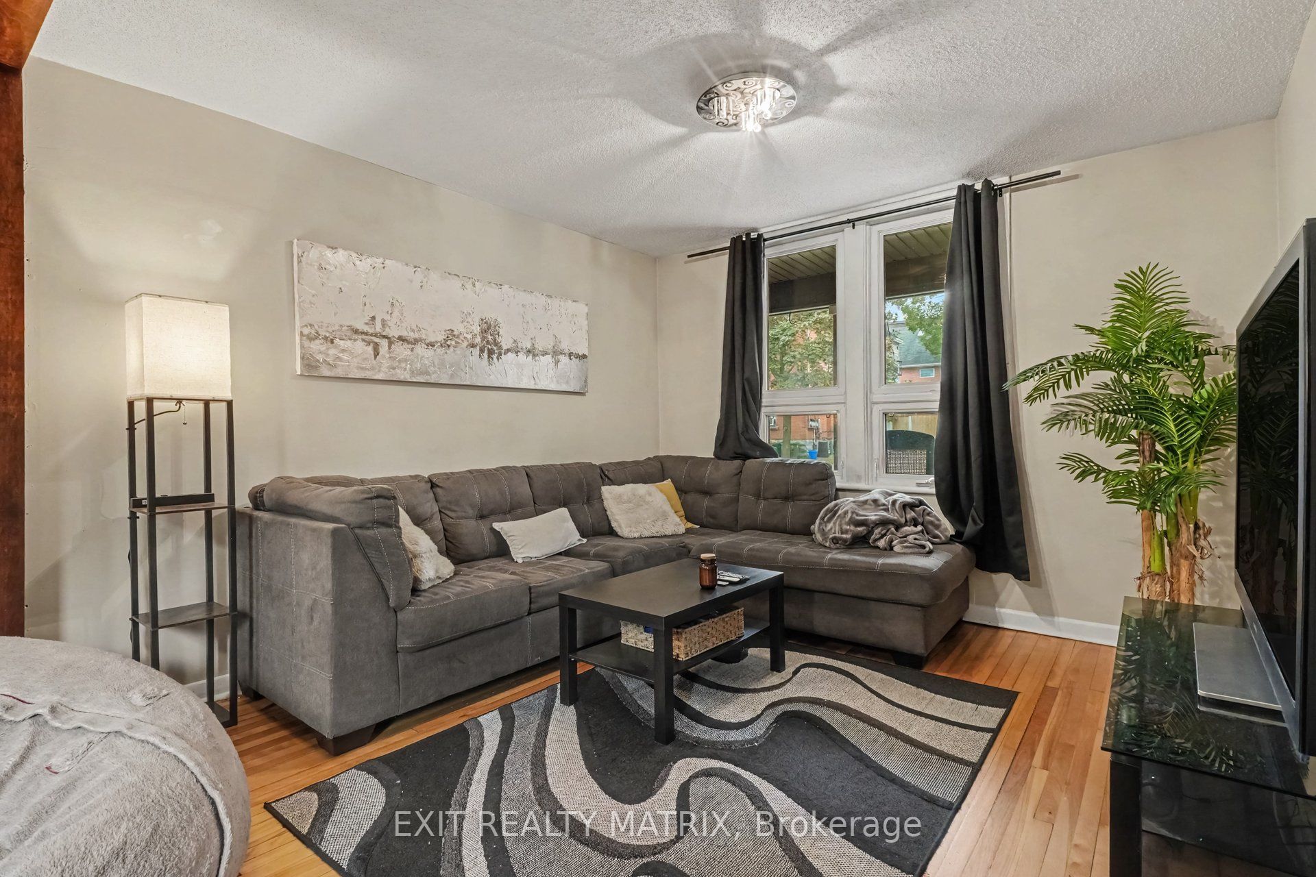 Unit 1 - 511 Cooper Street, Ottawa 3