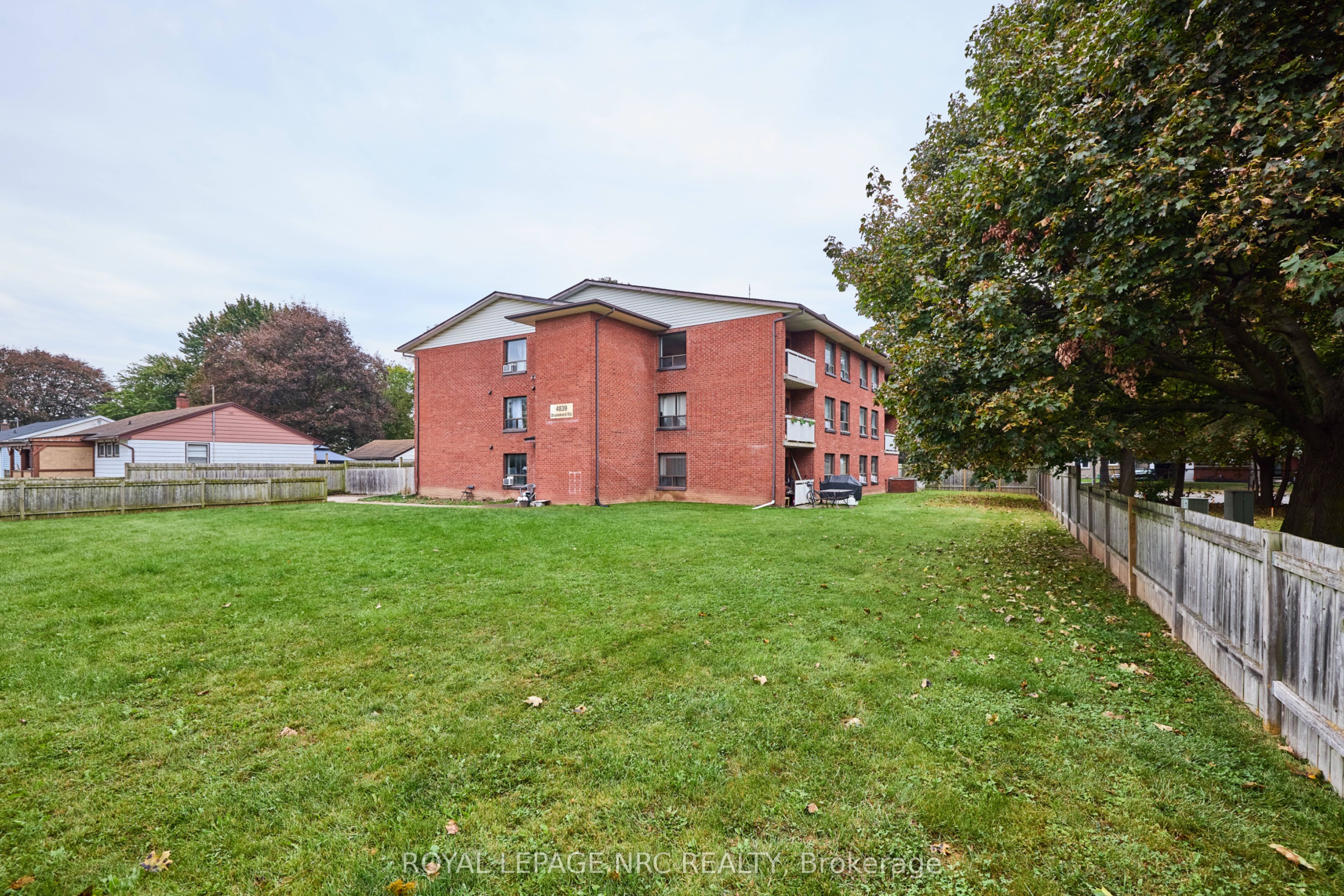 Unit 11 - 4839 Drummond Road, Niagara Falls 4