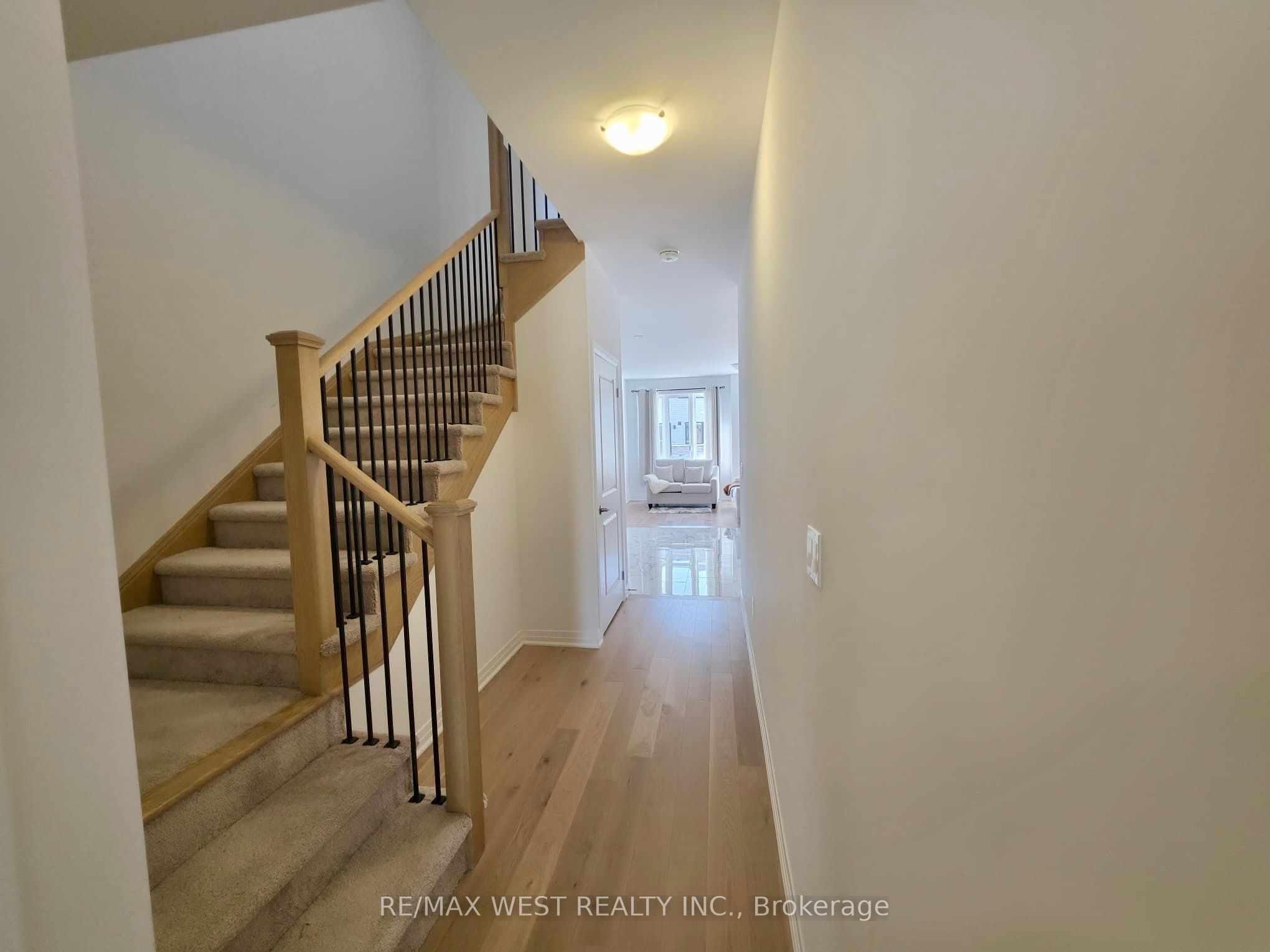 889 Douro Street, Stratford 2