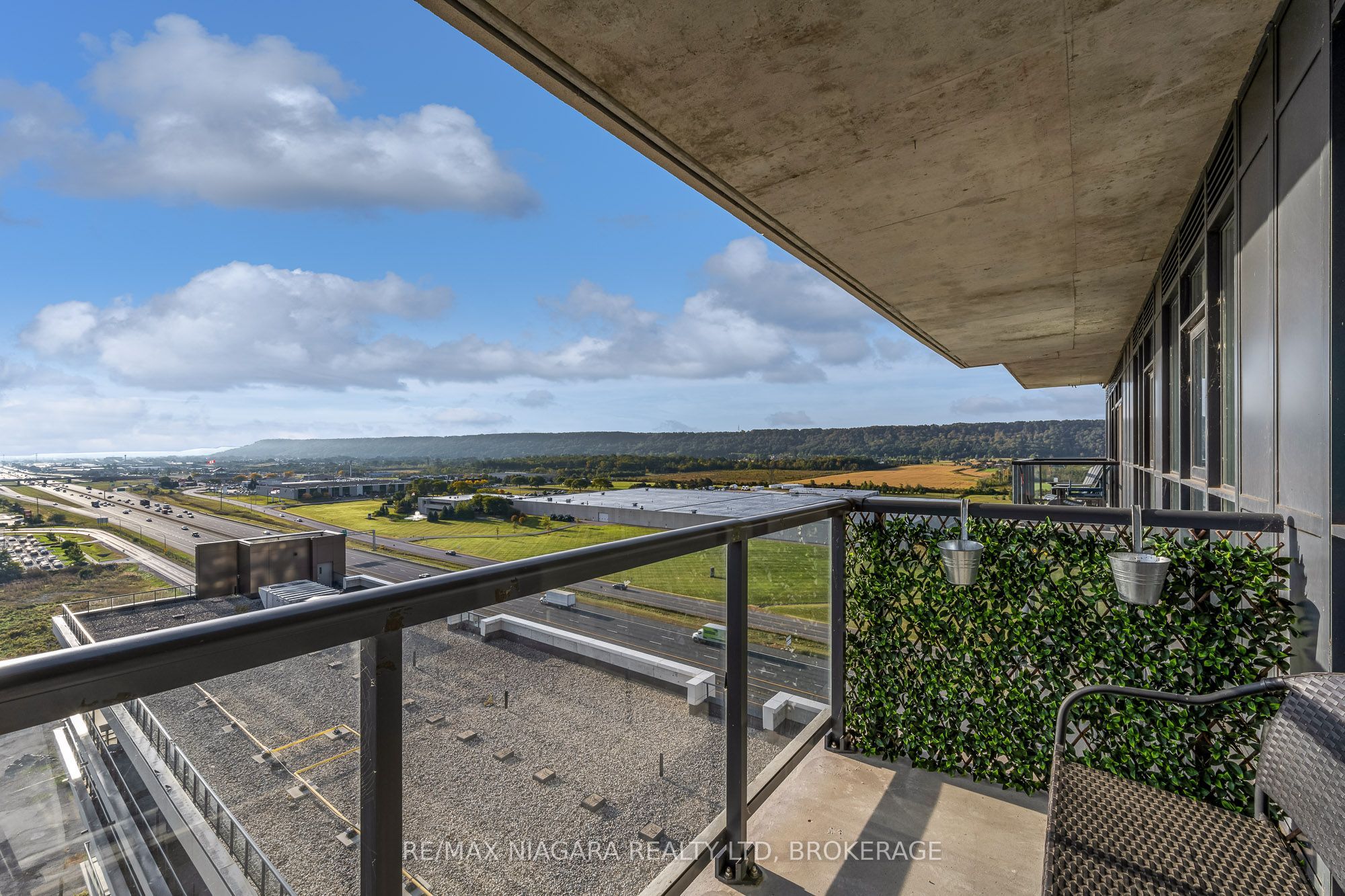 Unit 1307 - 550 North Service Road, Grimsby 4