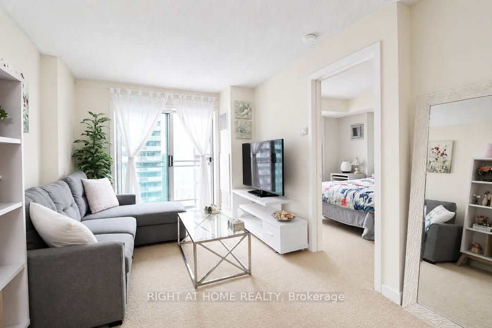Unit 711 - 138 SOMERSET Street W, Ottawa 2