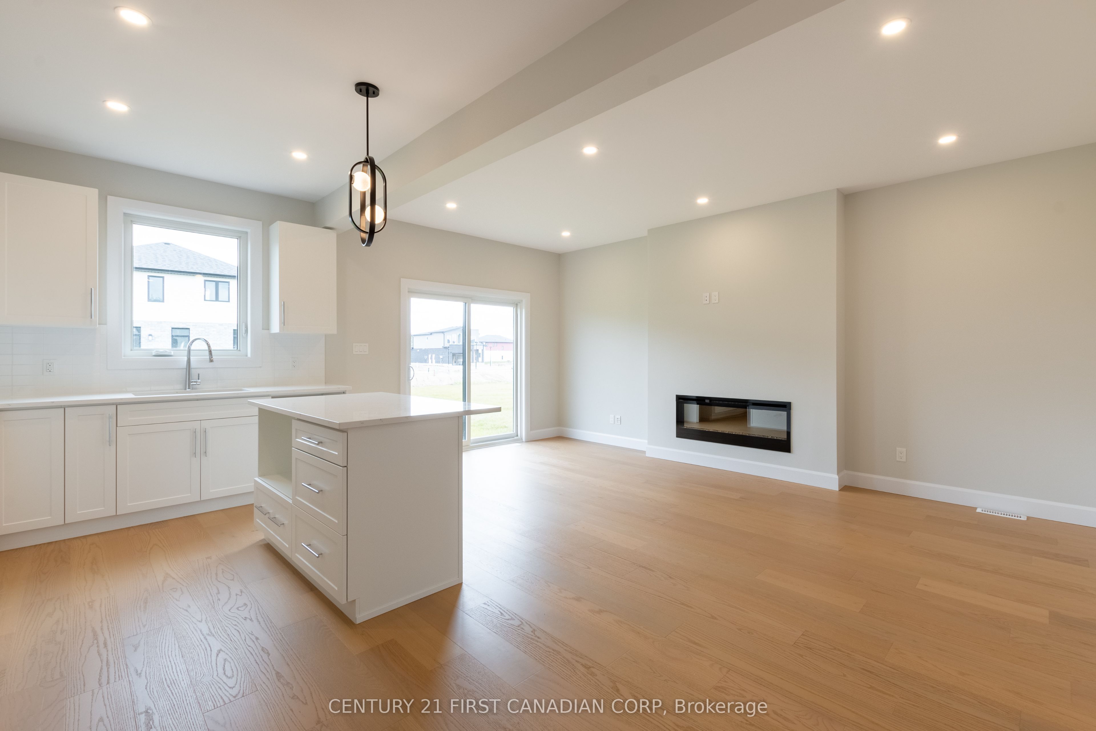 6453 Royal Magnolia Avenue, London 5