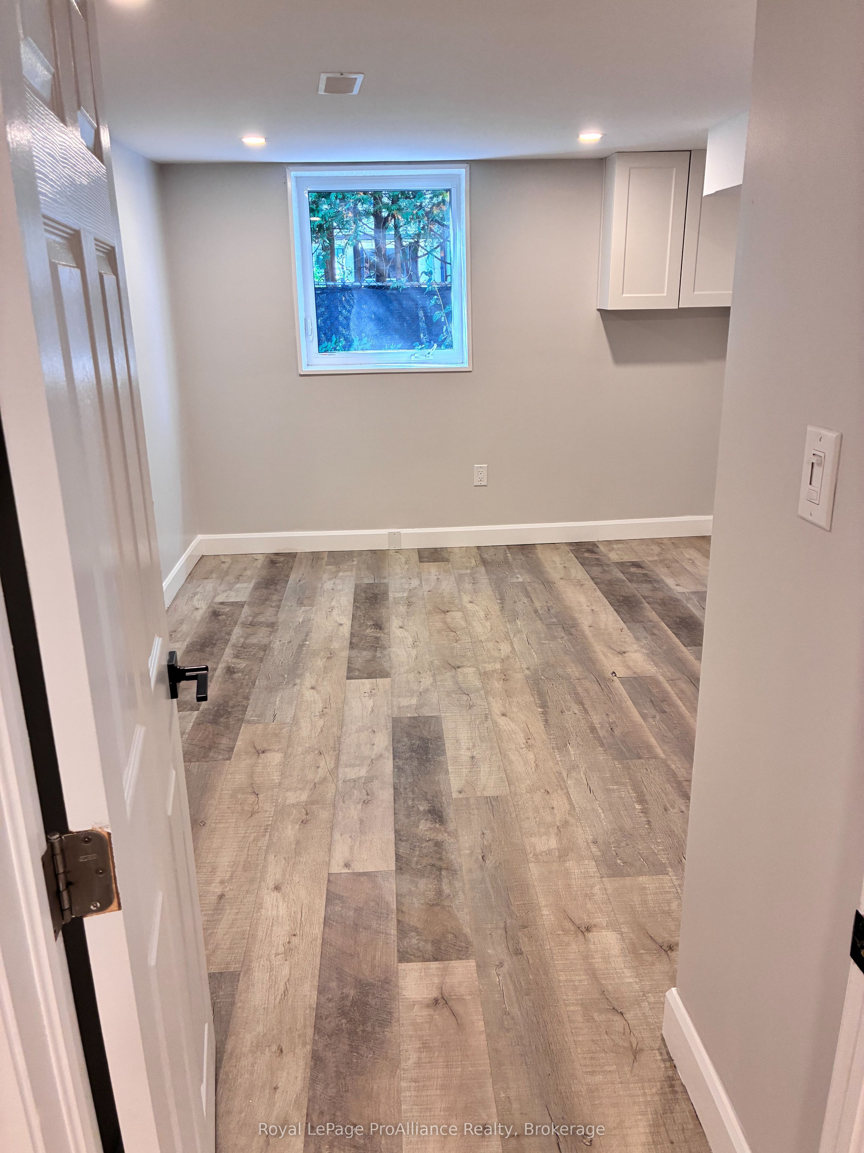 Unit B - 44 North Park Gardens, Belleville 5
