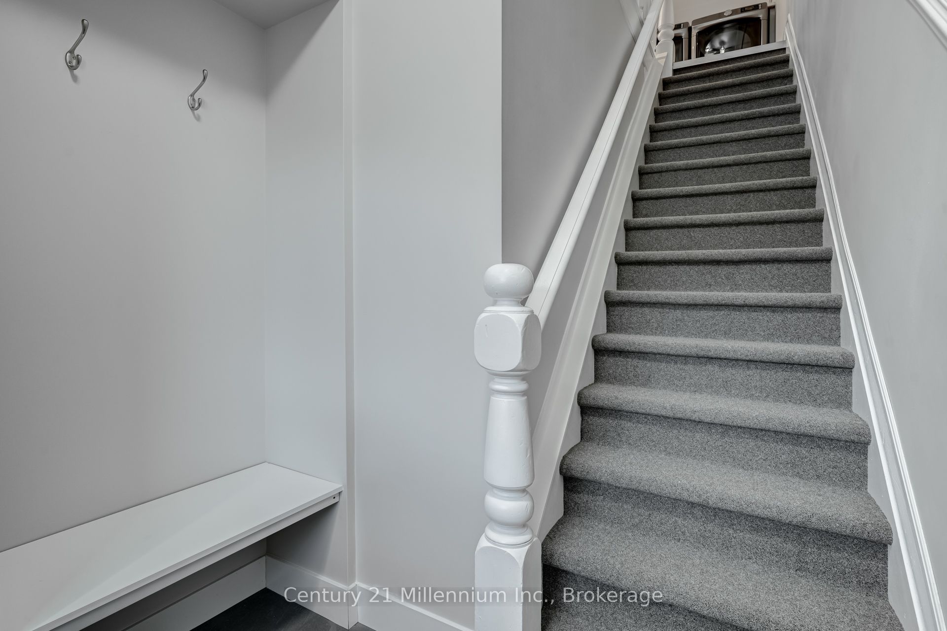 Unit Upper - 276 Edward Street, North Huron 3