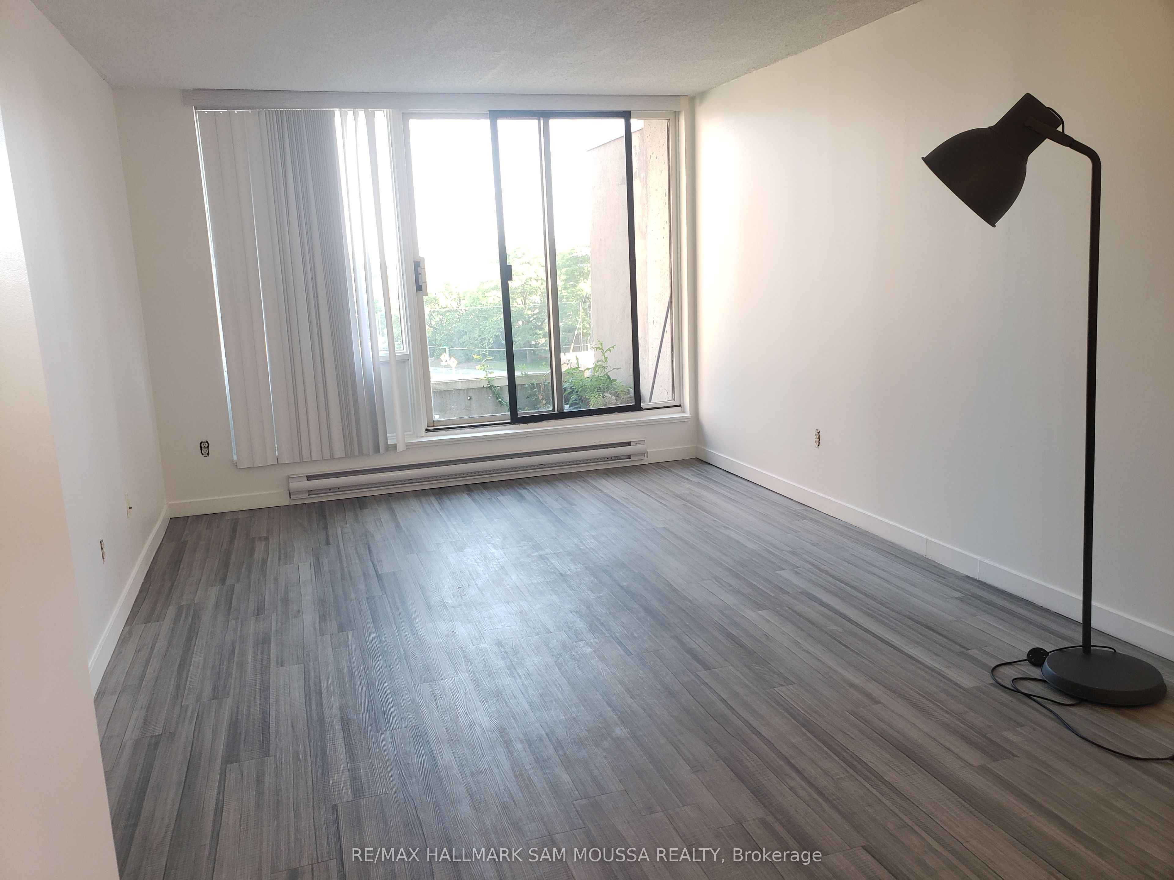 Unit 413 - 1177 Belanger Avenue, Ottawa 4