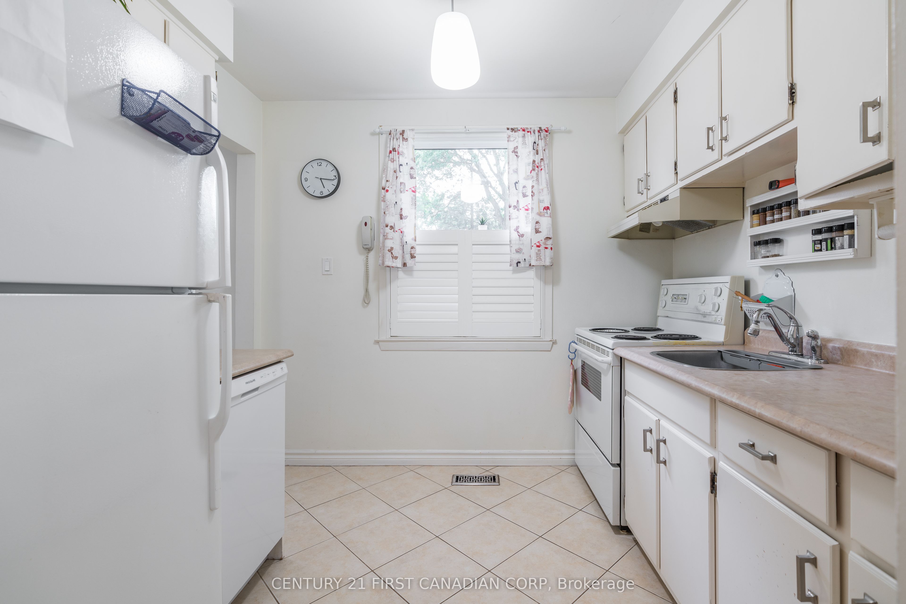Unit 16 - 1385 Commissioners Road W, London 5