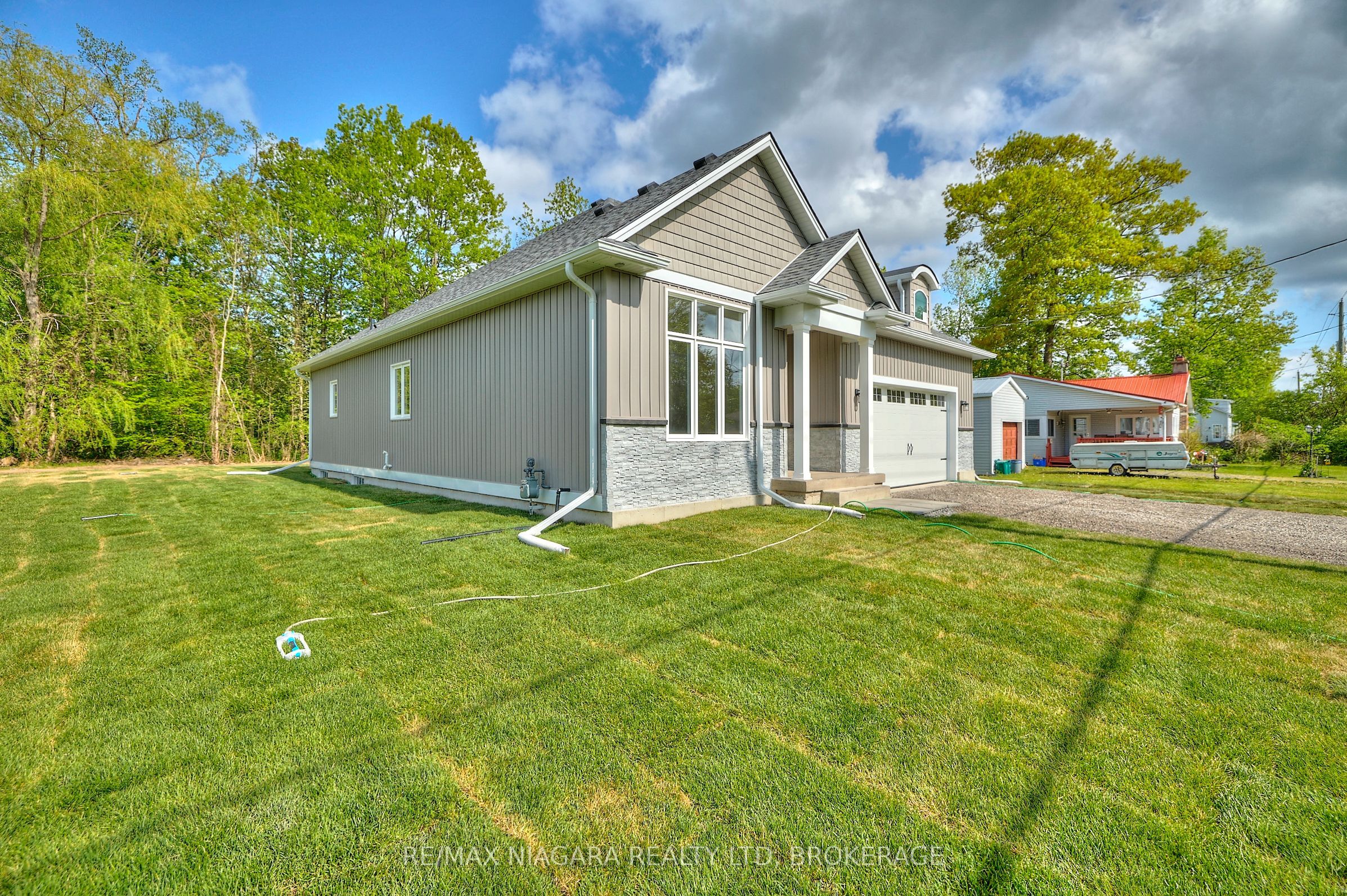 196 Bernard Avenue, Fort Erie 3
