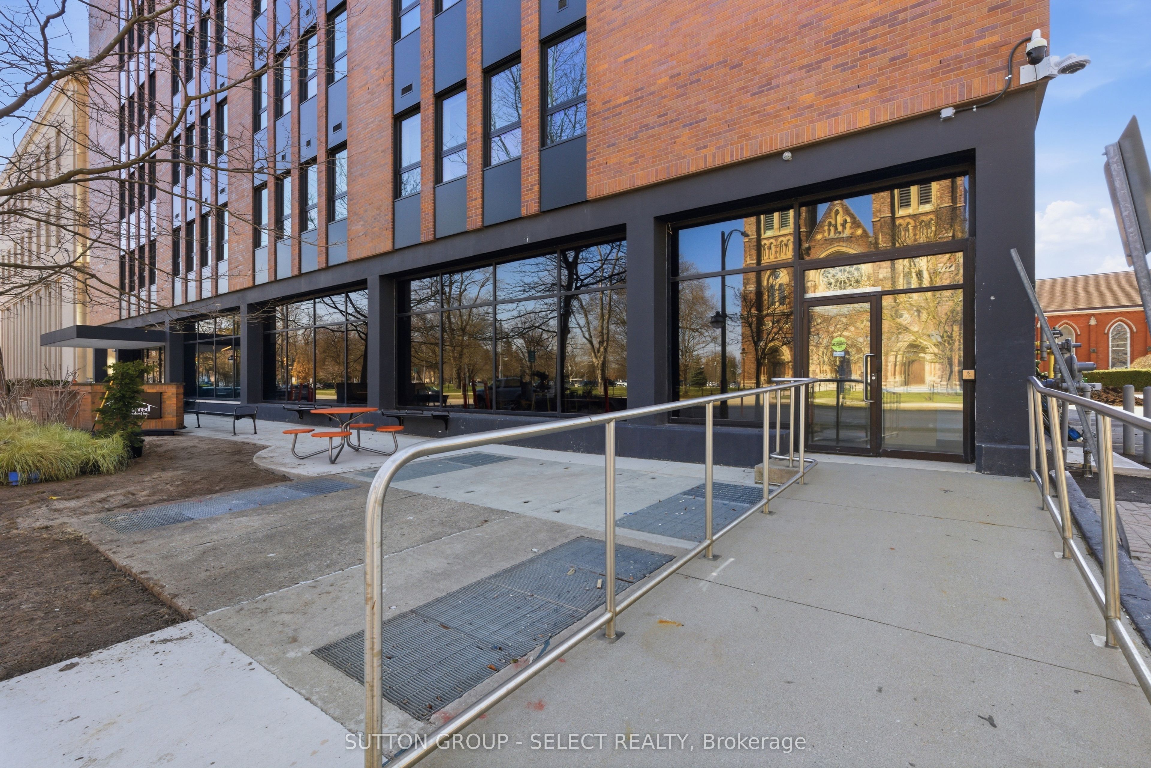 Unit 413 - 195 Dufferin Avenue, London 4